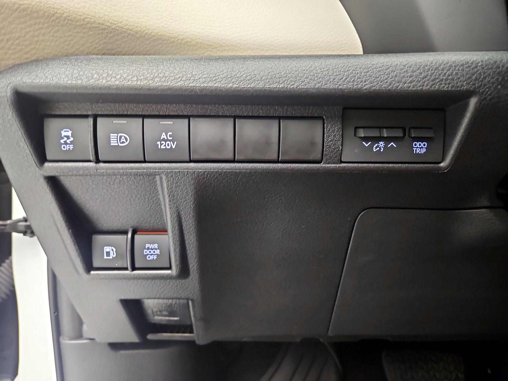 Thumbnail: 2023 Toyota Sienna - 13