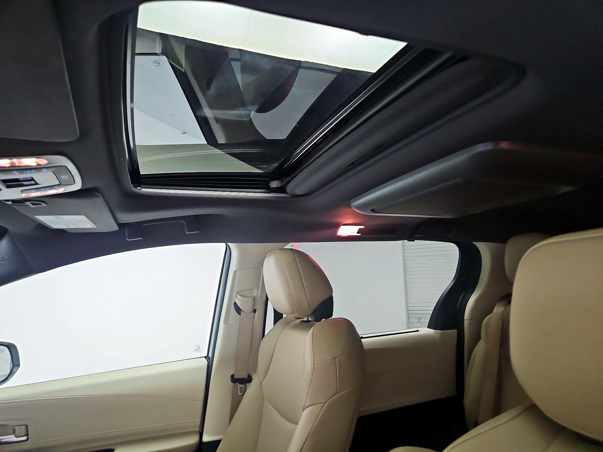 Thumbnail: 2023 Toyota Sienna - 20