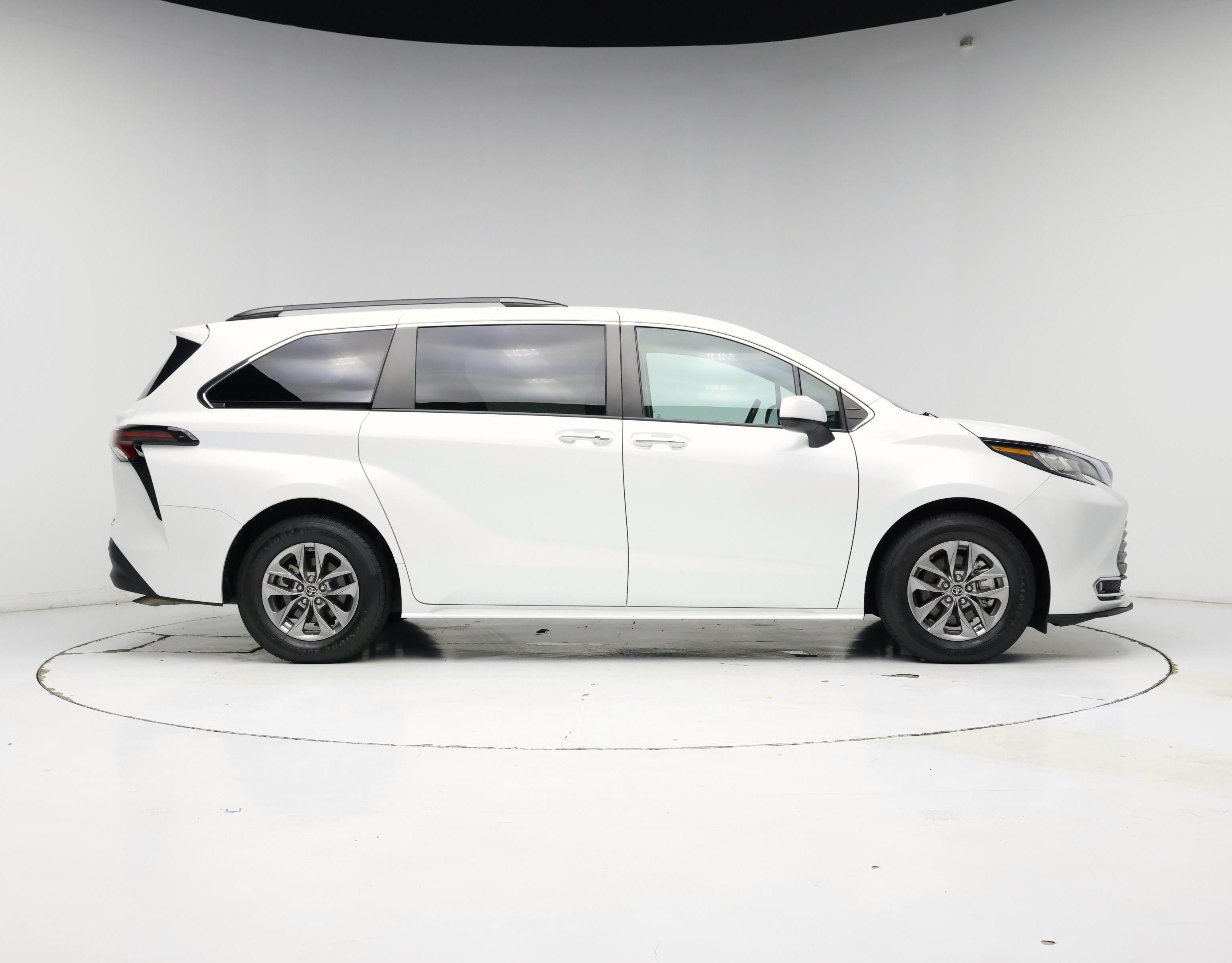 Thumbnail: 2023 Toyota Sienna - 7