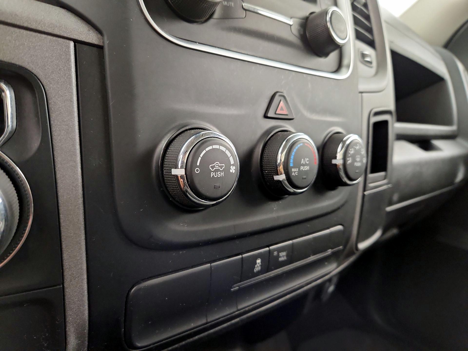 Thumbnail: 2022 RAM 1500 Classic - 16