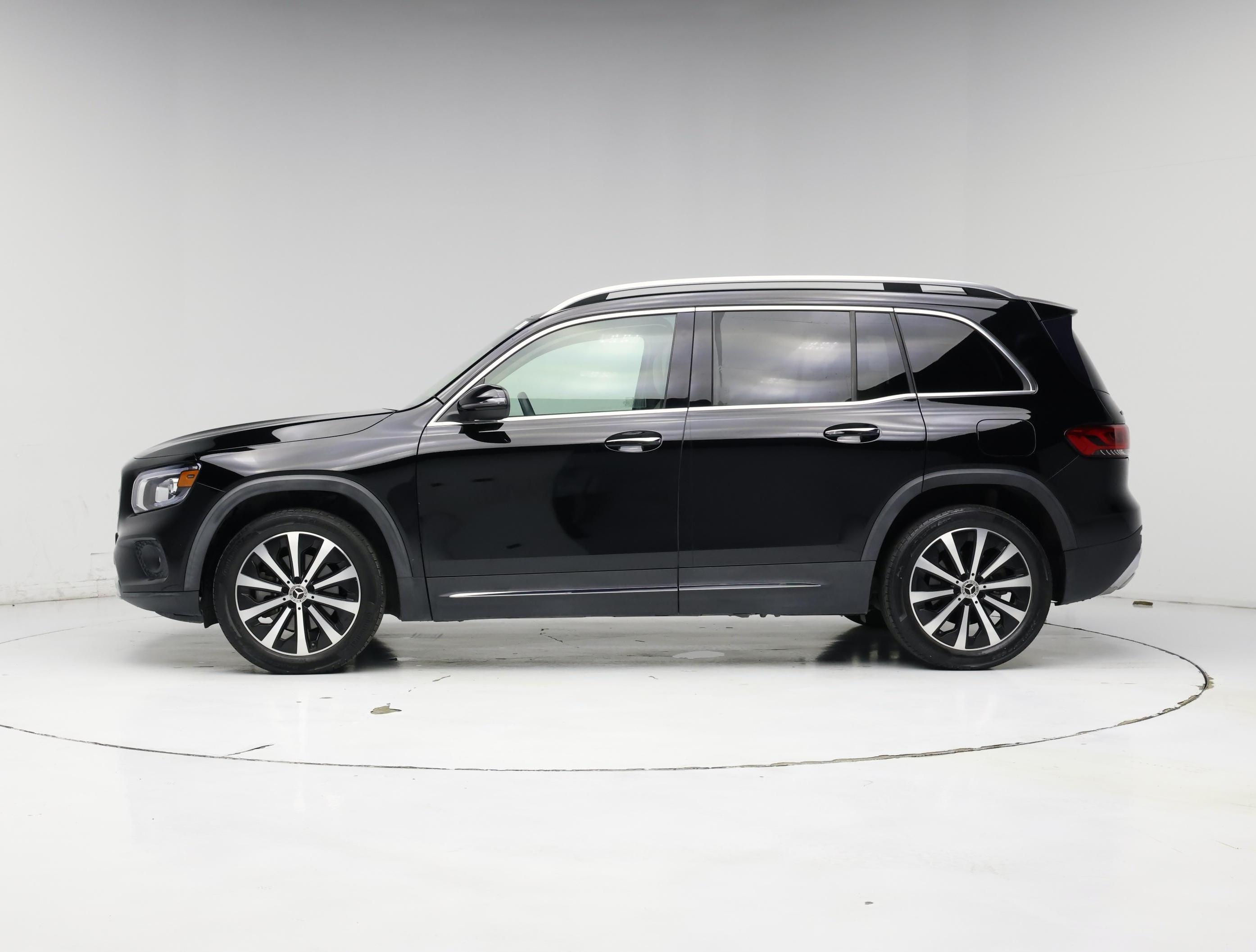 Thumbnail: 2021 Mercedes-Benz GLB - 3