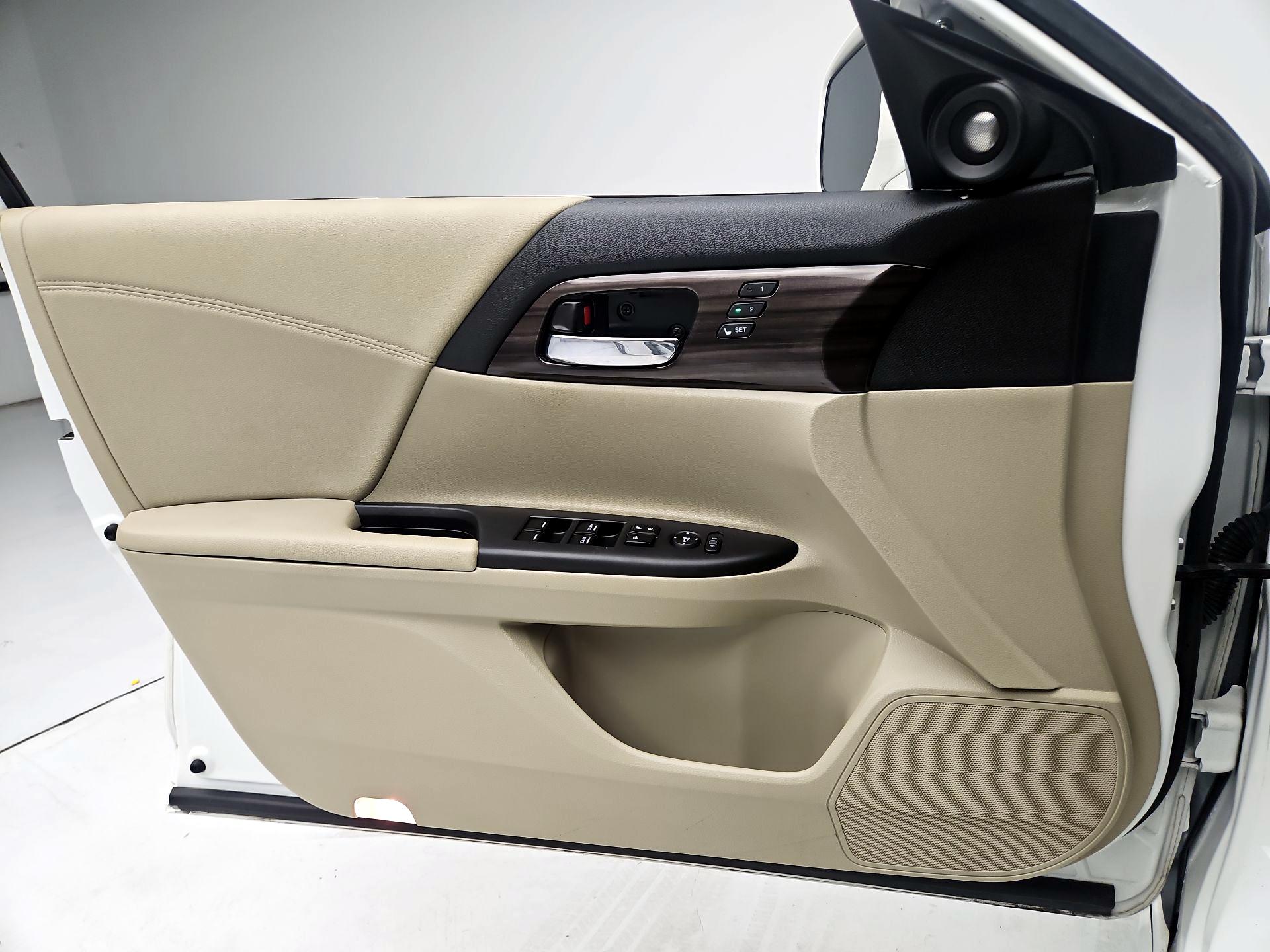 Thumbnail: 2017 Honda Accord - 10