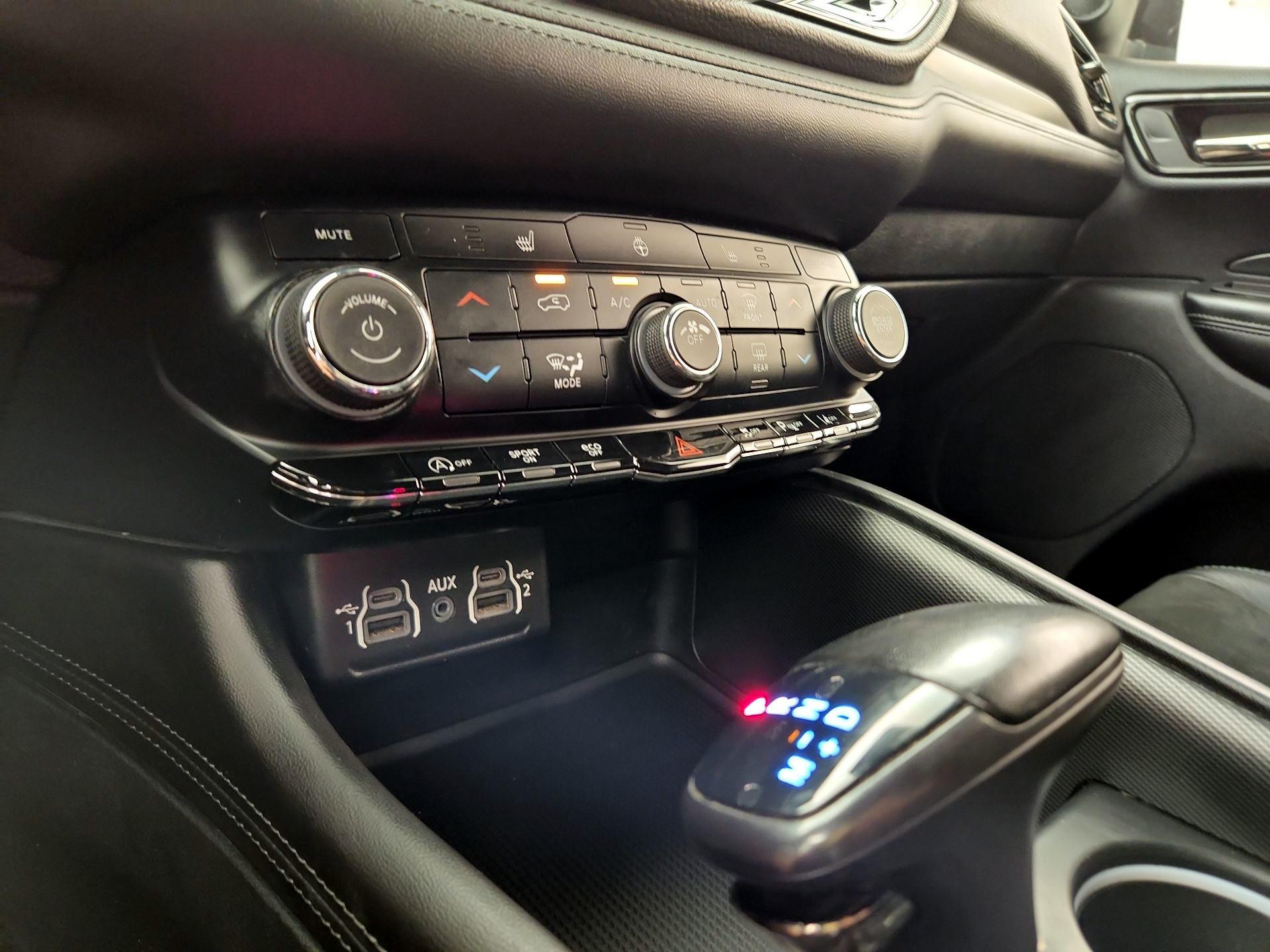 Thumbnail: 2022 Dodge Durango - 16