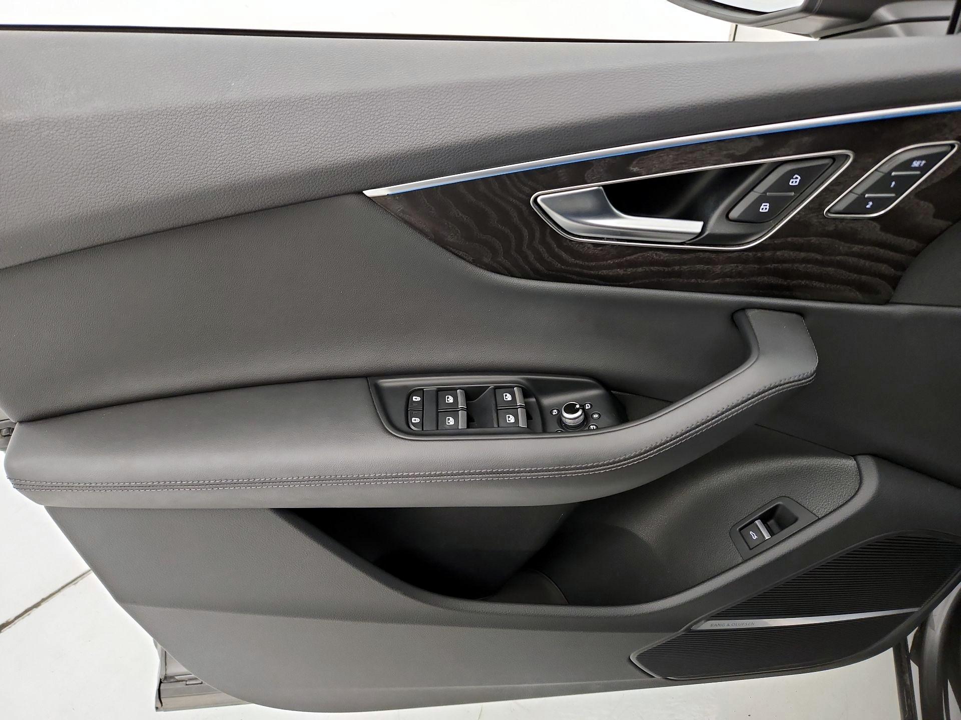 Thumbnail: 2023 Audi Q7 - 12