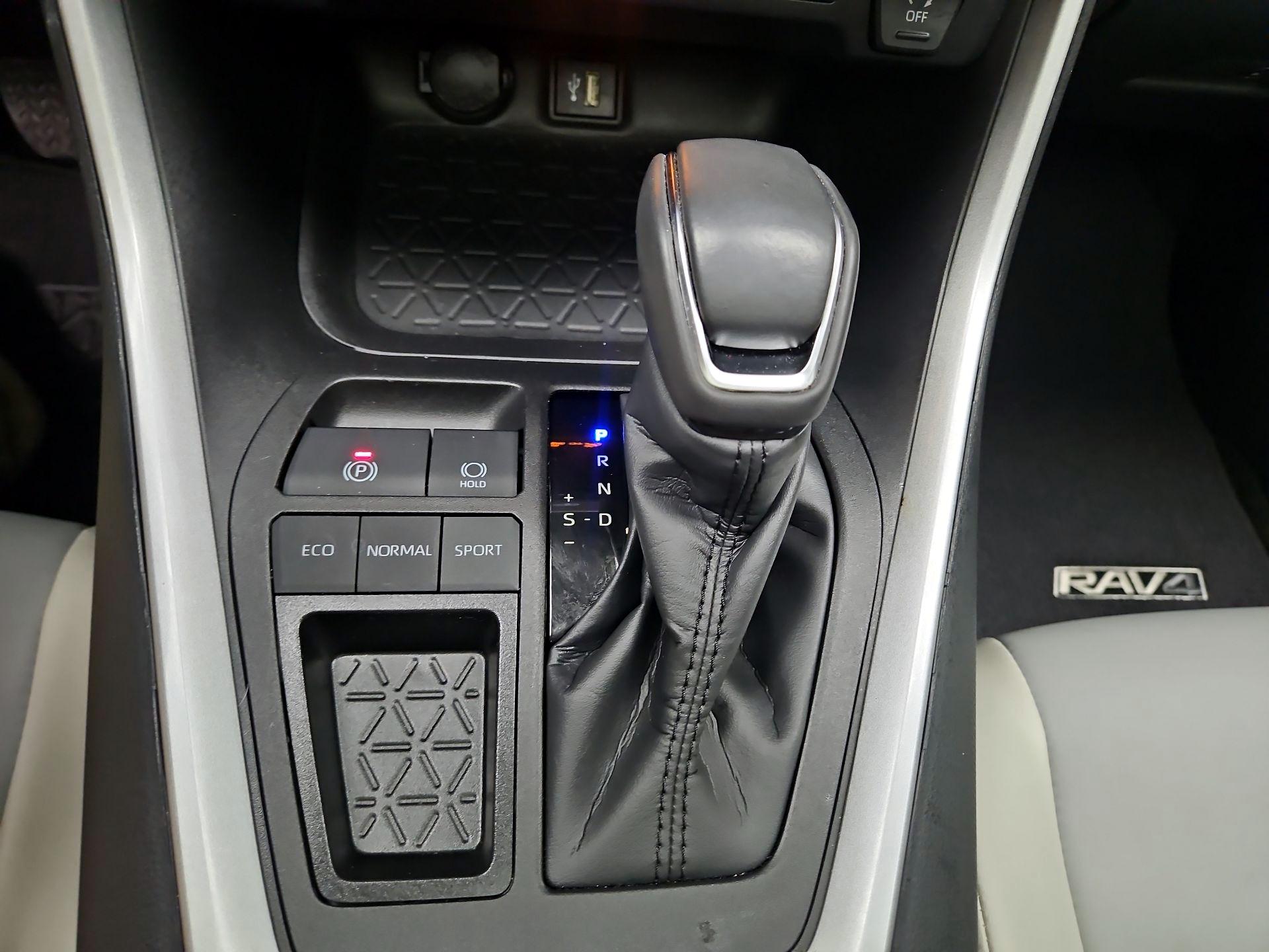 Thumbnail: 2023 Toyota RAV4 - 17