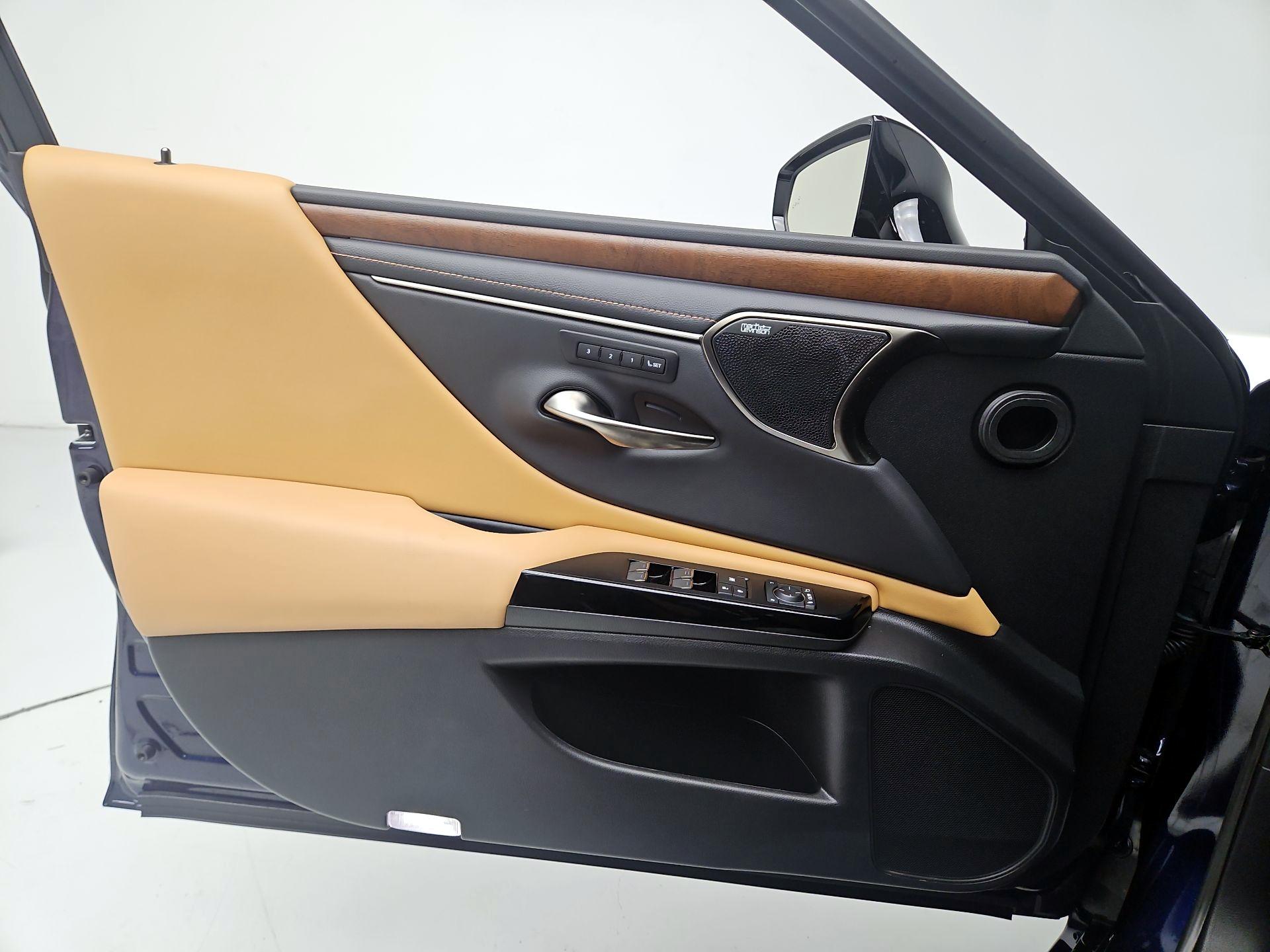 Thumbnail: 2025 Lexus ES - 12
