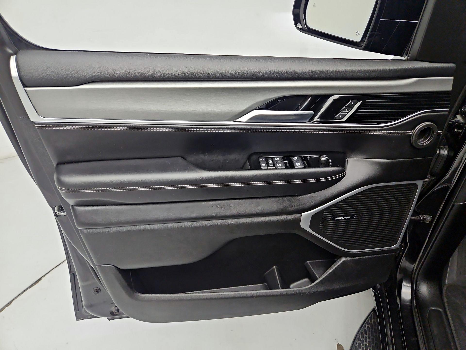 Thumbnail: 2023 Jeep Wagoneer - 12