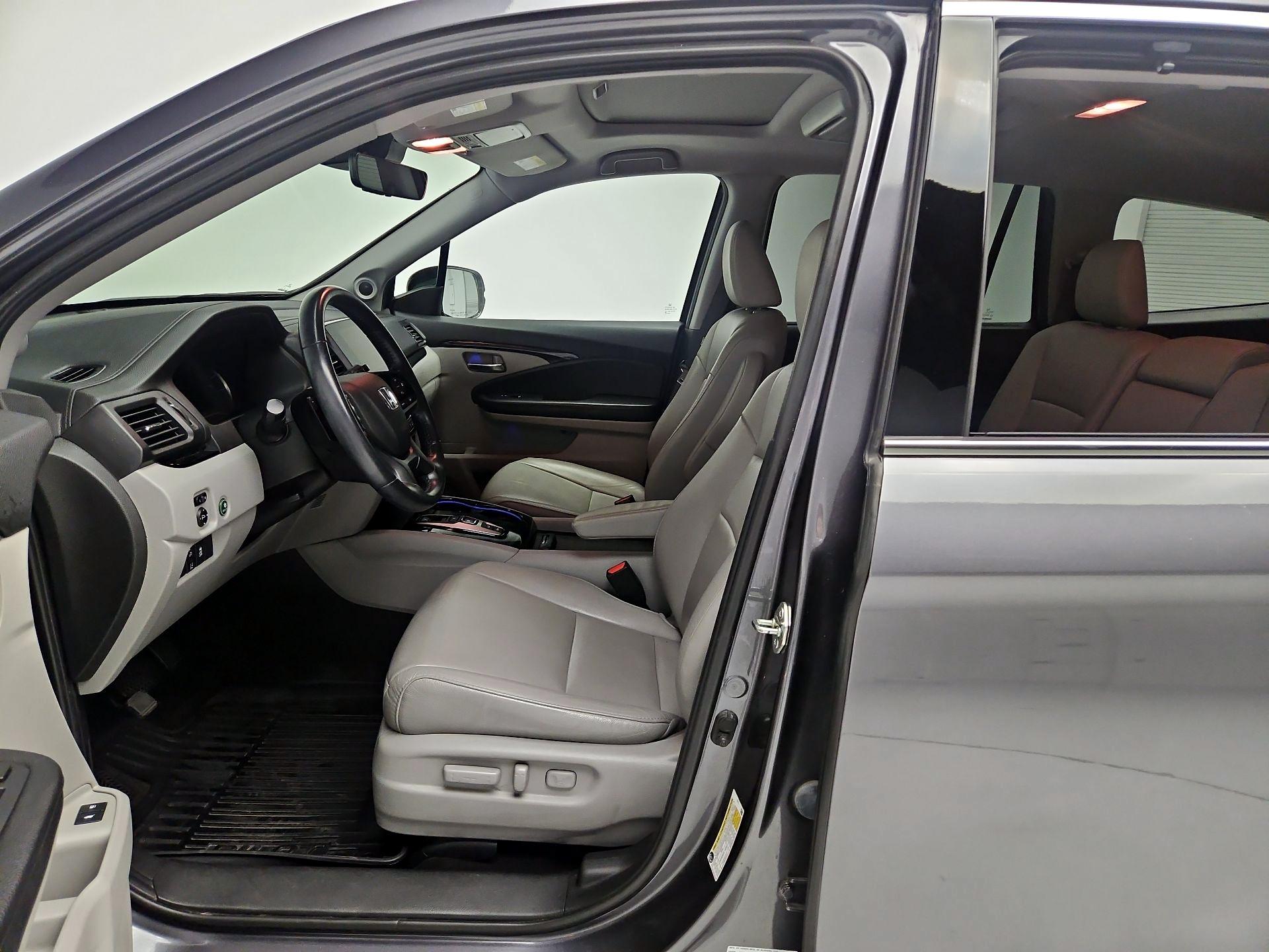 Thumbnail: 2019 Honda Pilot - 11