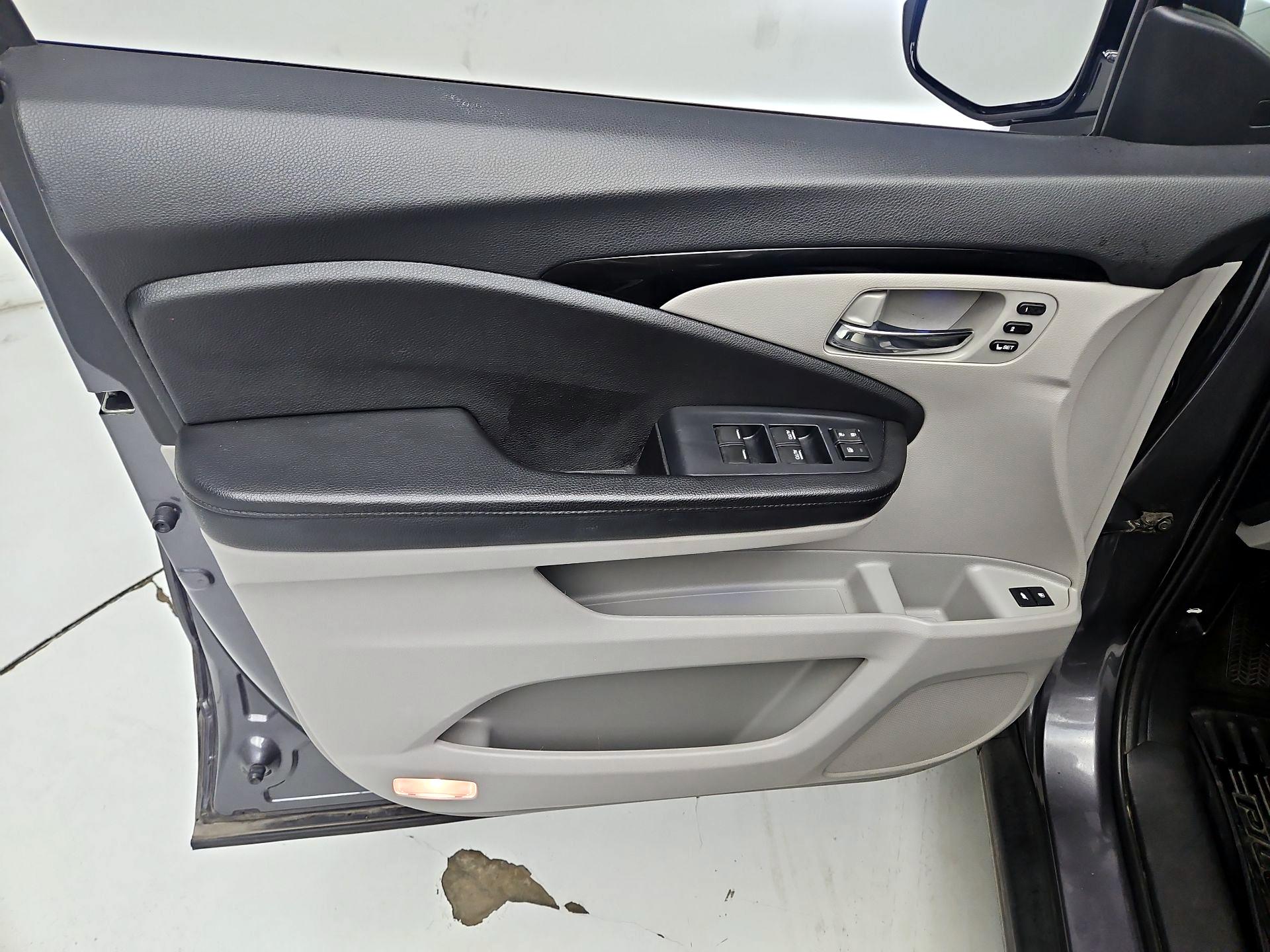 Thumbnail: 2019 Honda Pilot - 12