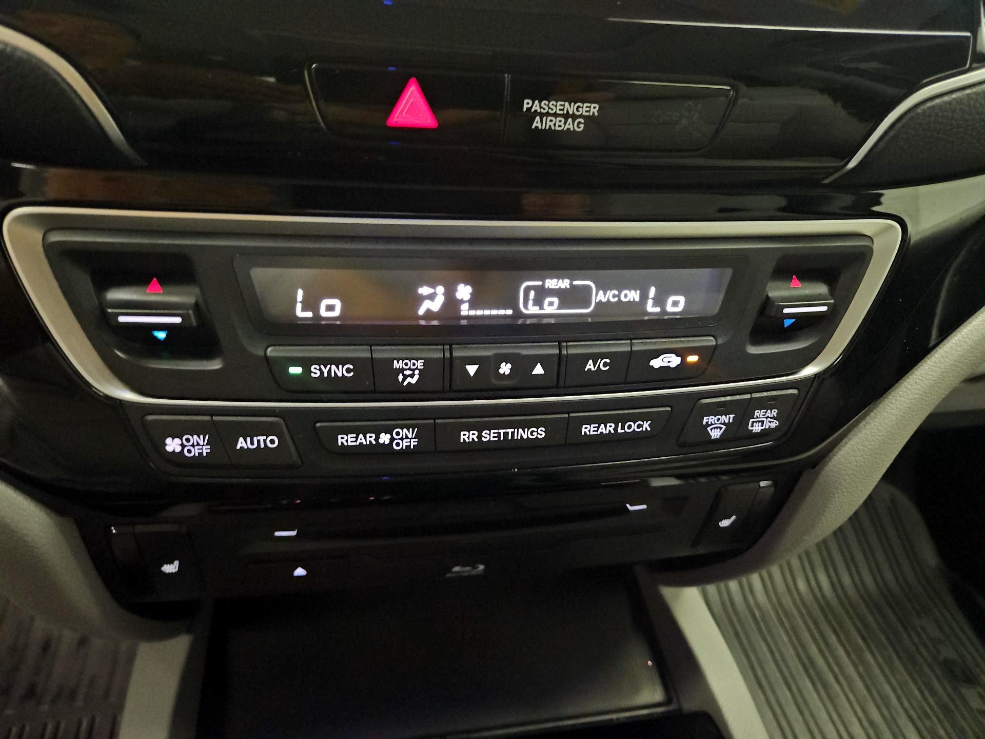 Thumbnail: 2019 Honda Pilot - 17