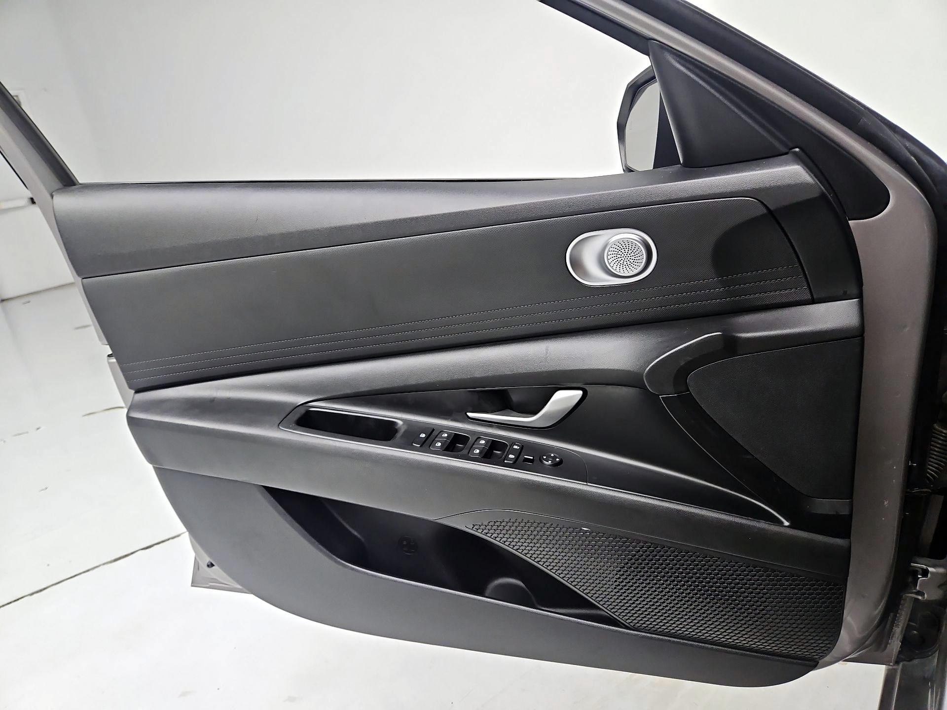 Thumbnail: 2023 Hyundai Elantra - 12