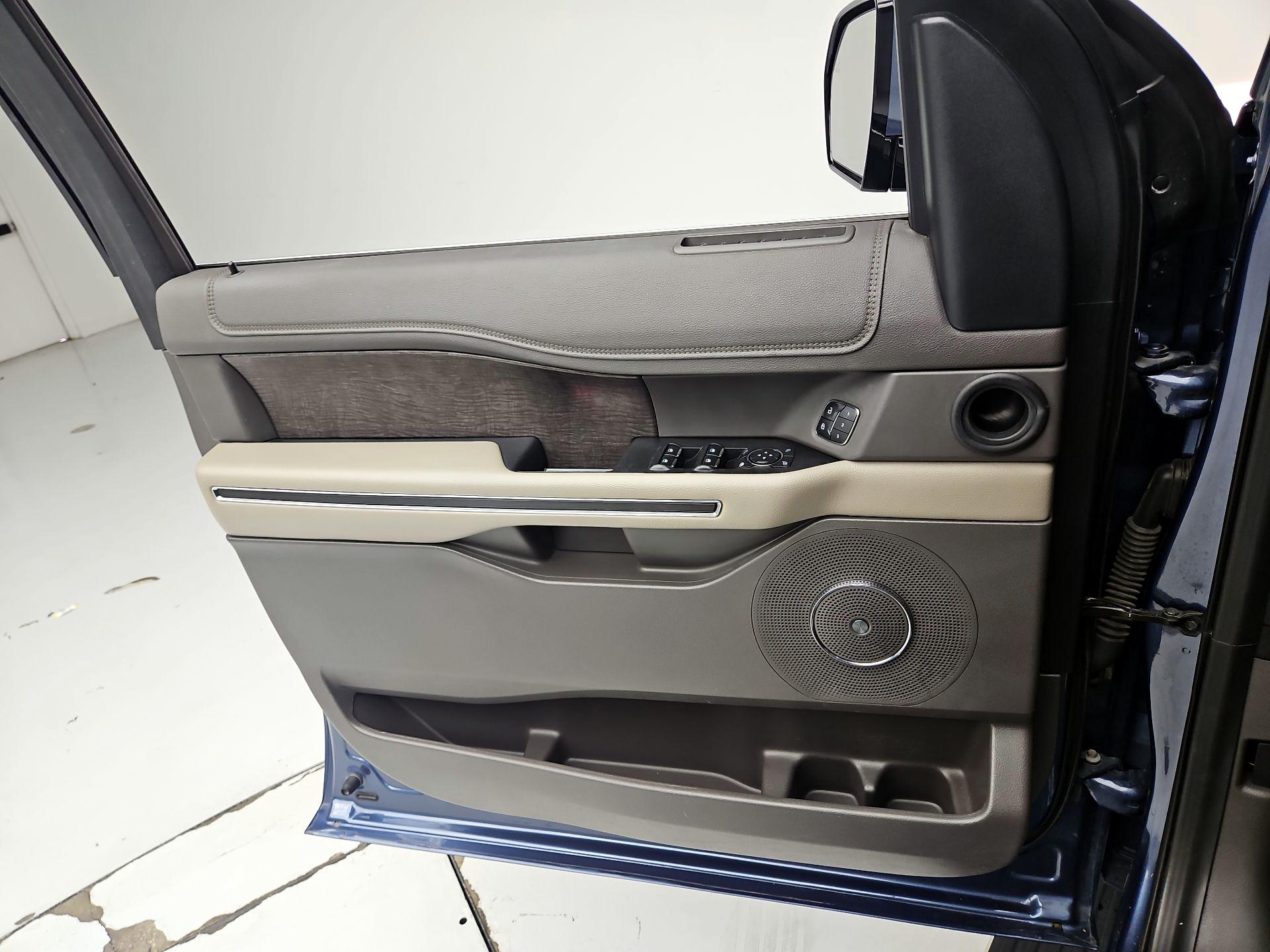 Thumbnail: 2019 Ford Expedition - 12