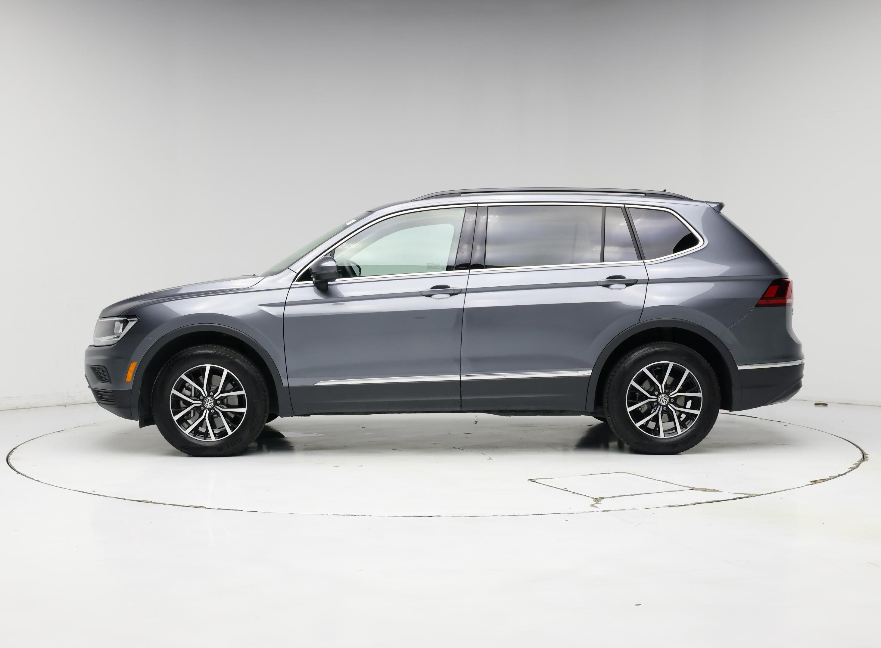 Thumbnail: 2021 Volkswagen Tiguan - 3