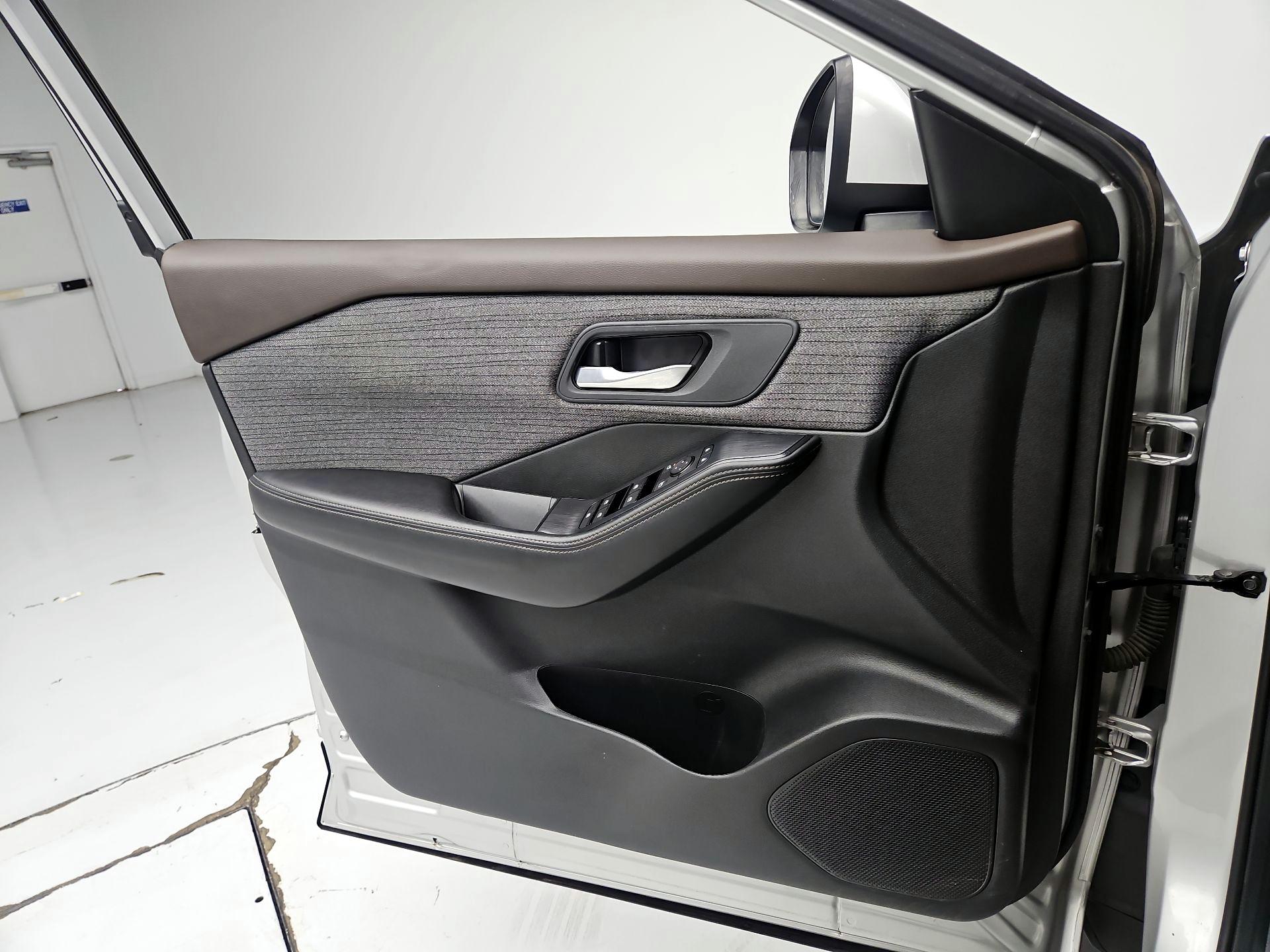 Thumbnail: 2023 Nissan Rogue - 12