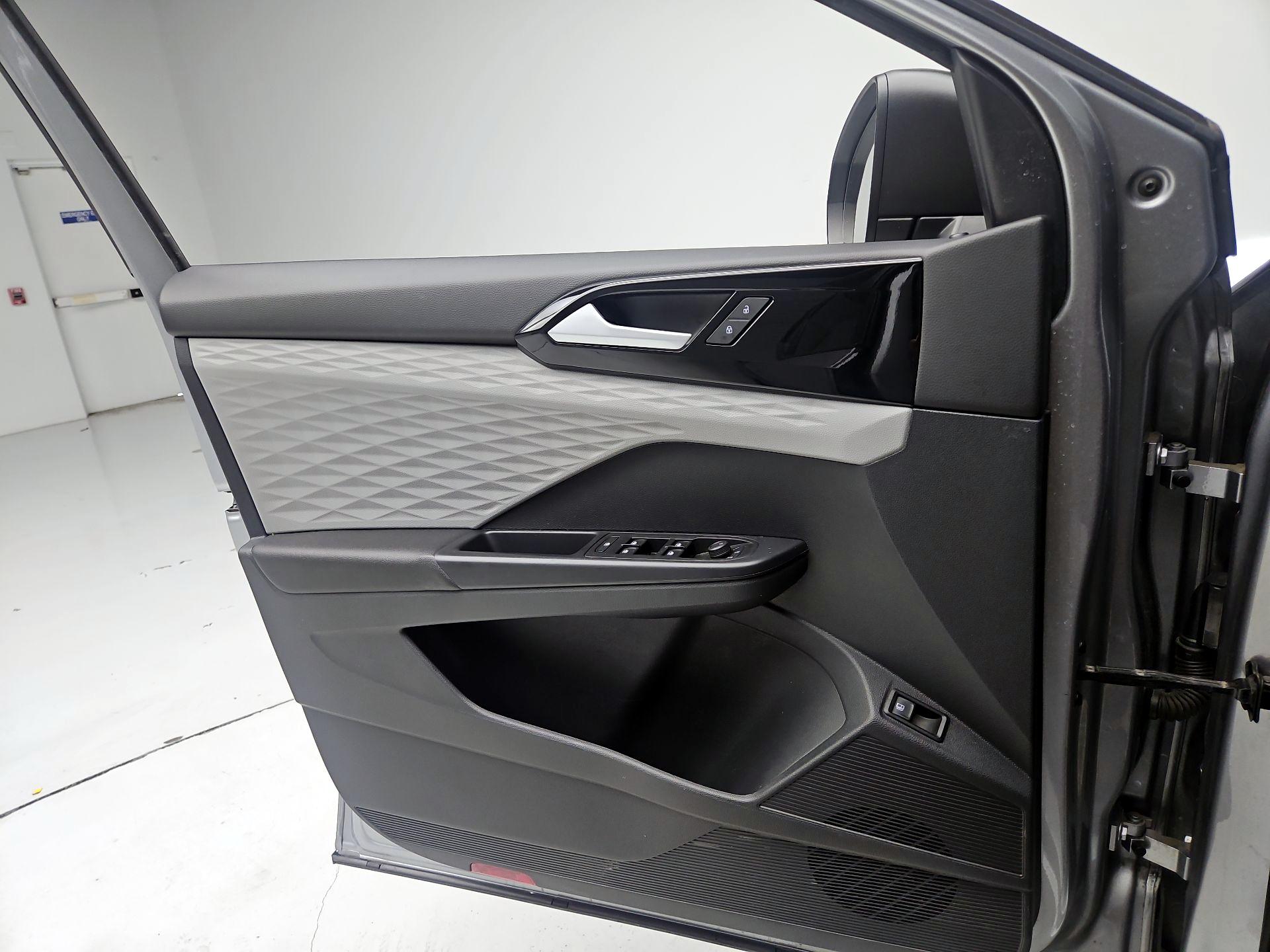 Thumbnail: 2023 Volkswagen Taos - 12