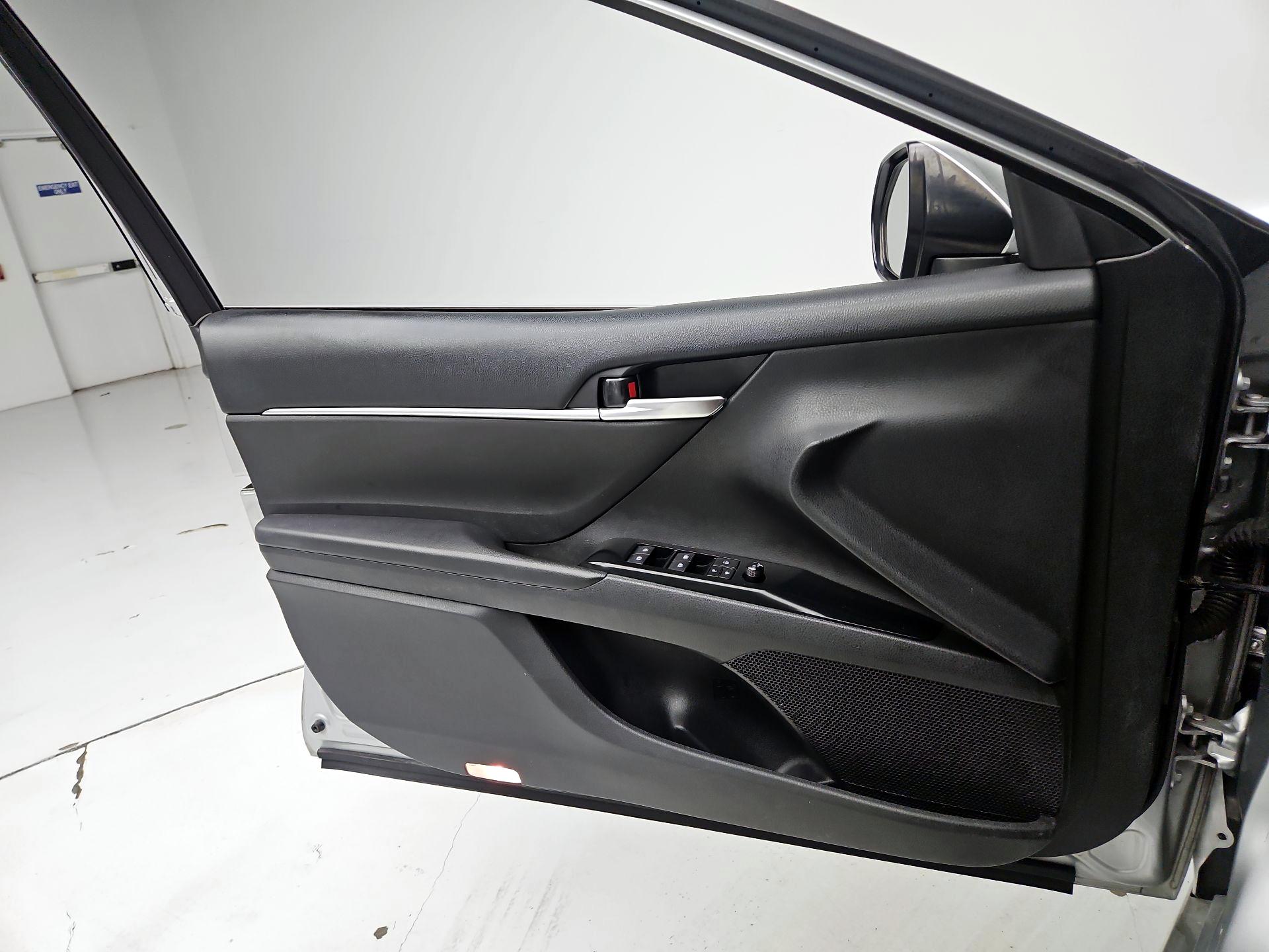 Thumbnail: 2018 Toyota Camry - 12