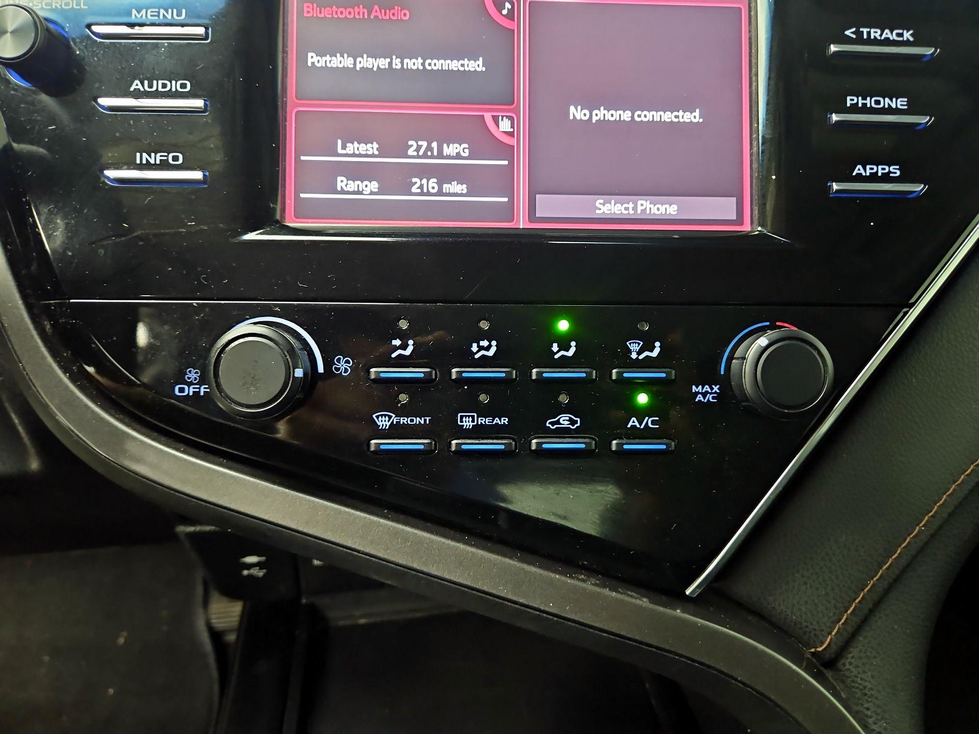 Thumbnail: 2018 Toyota Camry - 16