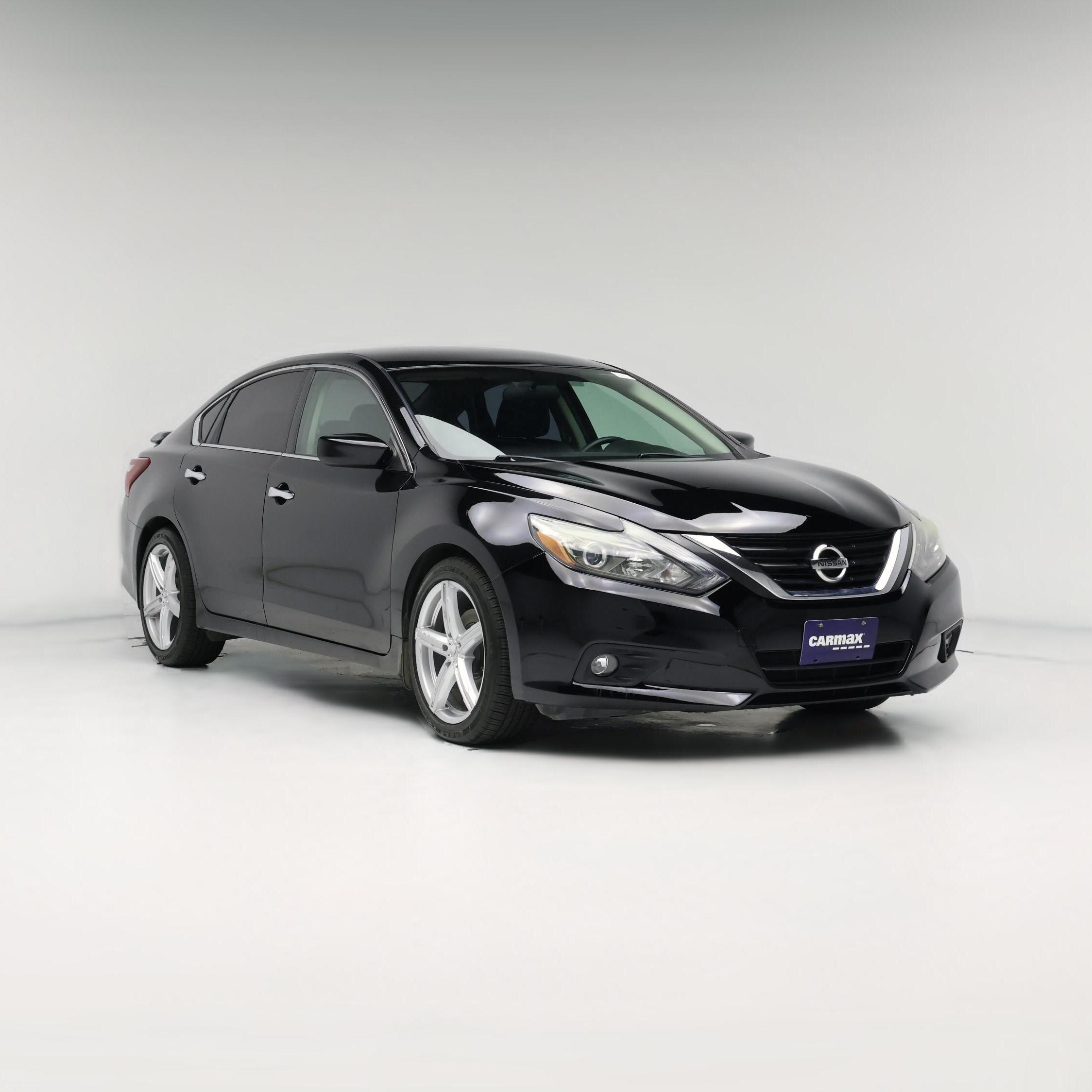Thumbnail: 2017 Nissan Altima - 1