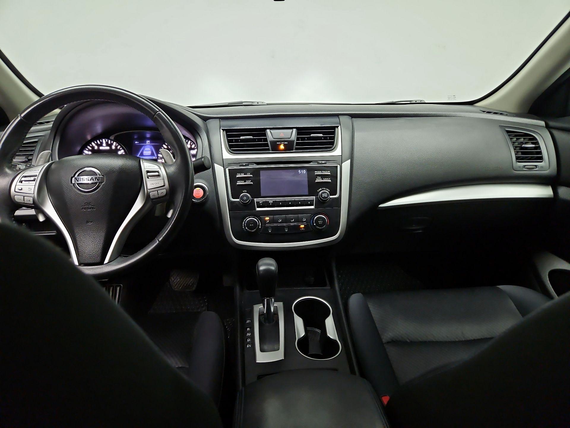 Thumbnail: 2017 Nissan Altima - 9