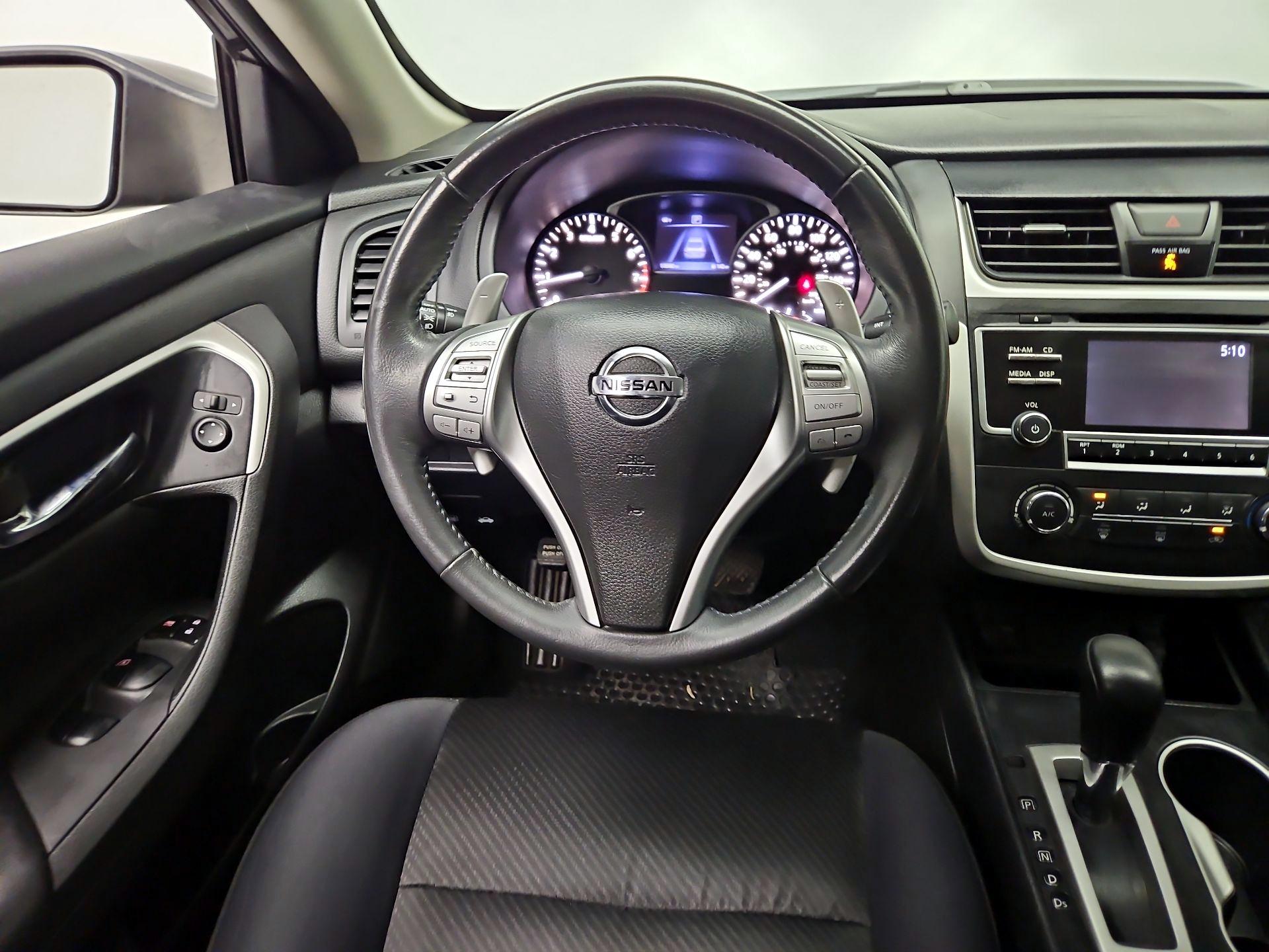 Thumbnail: 2017 Nissan Altima - 10