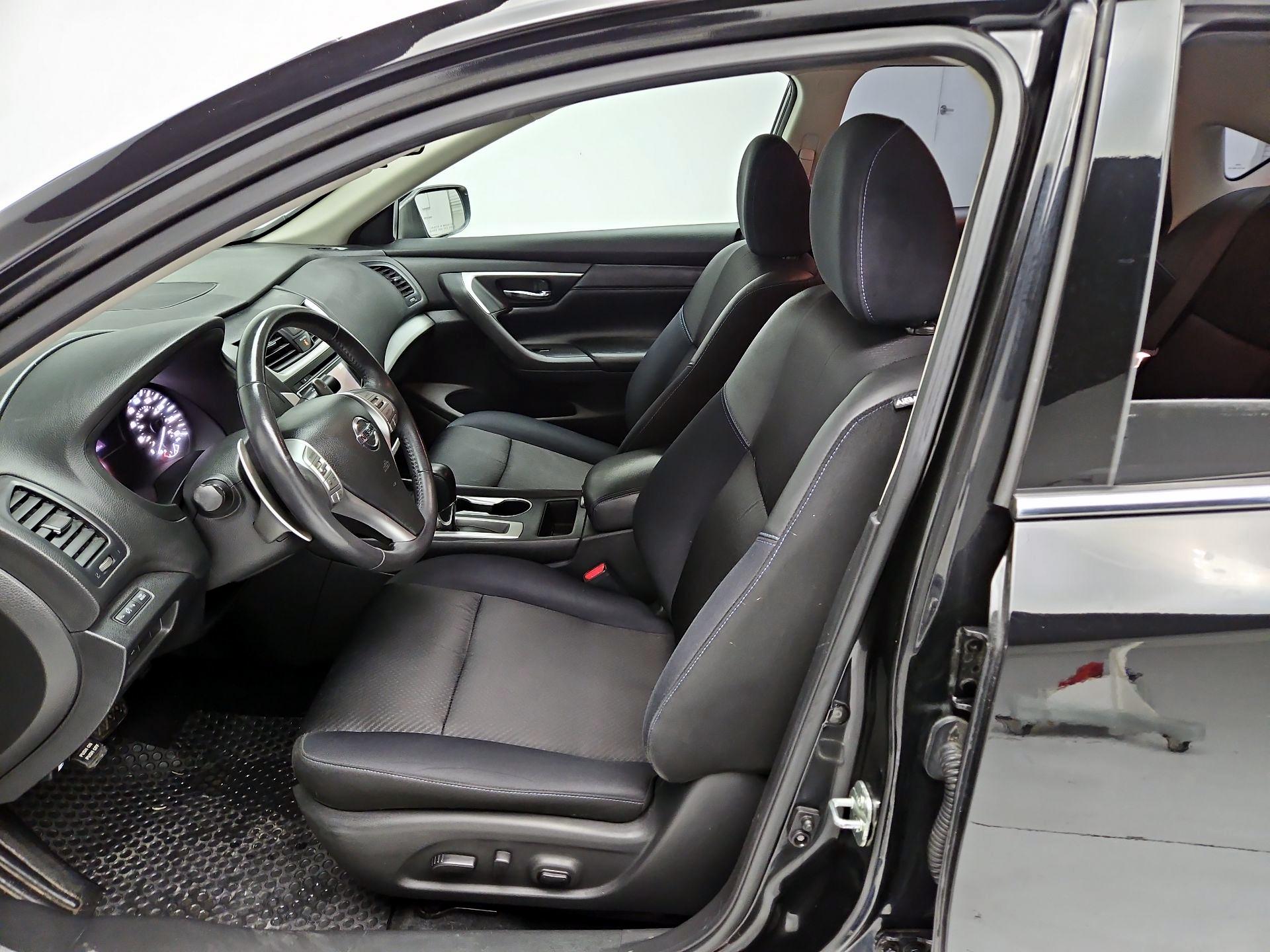 Thumbnail: 2017 Nissan Altima - 11