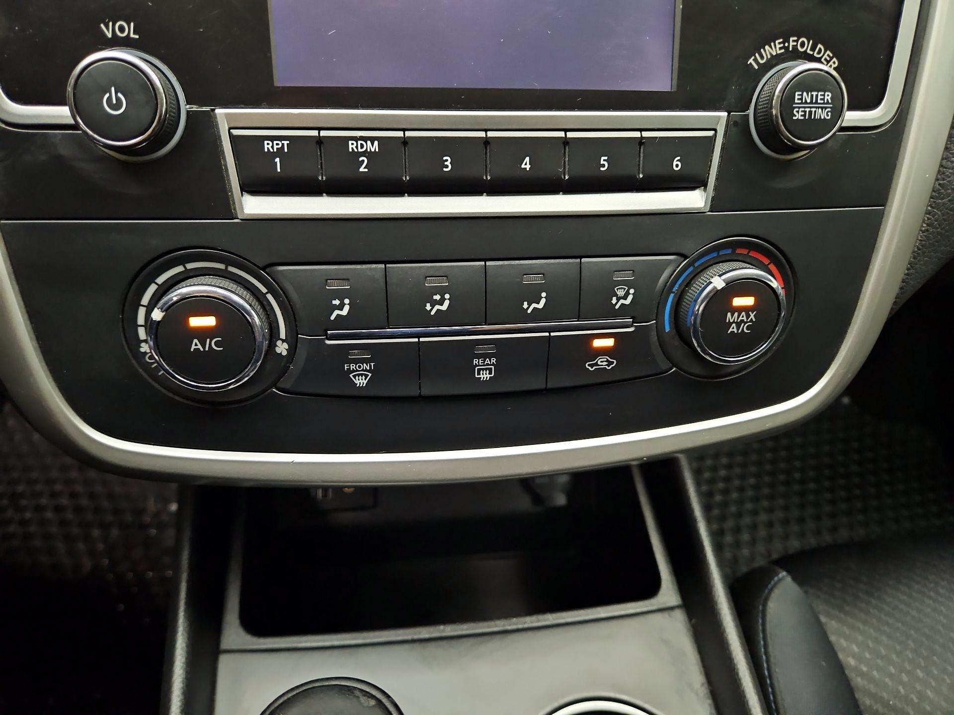 Thumbnail: 2017 Nissan Altima - 16