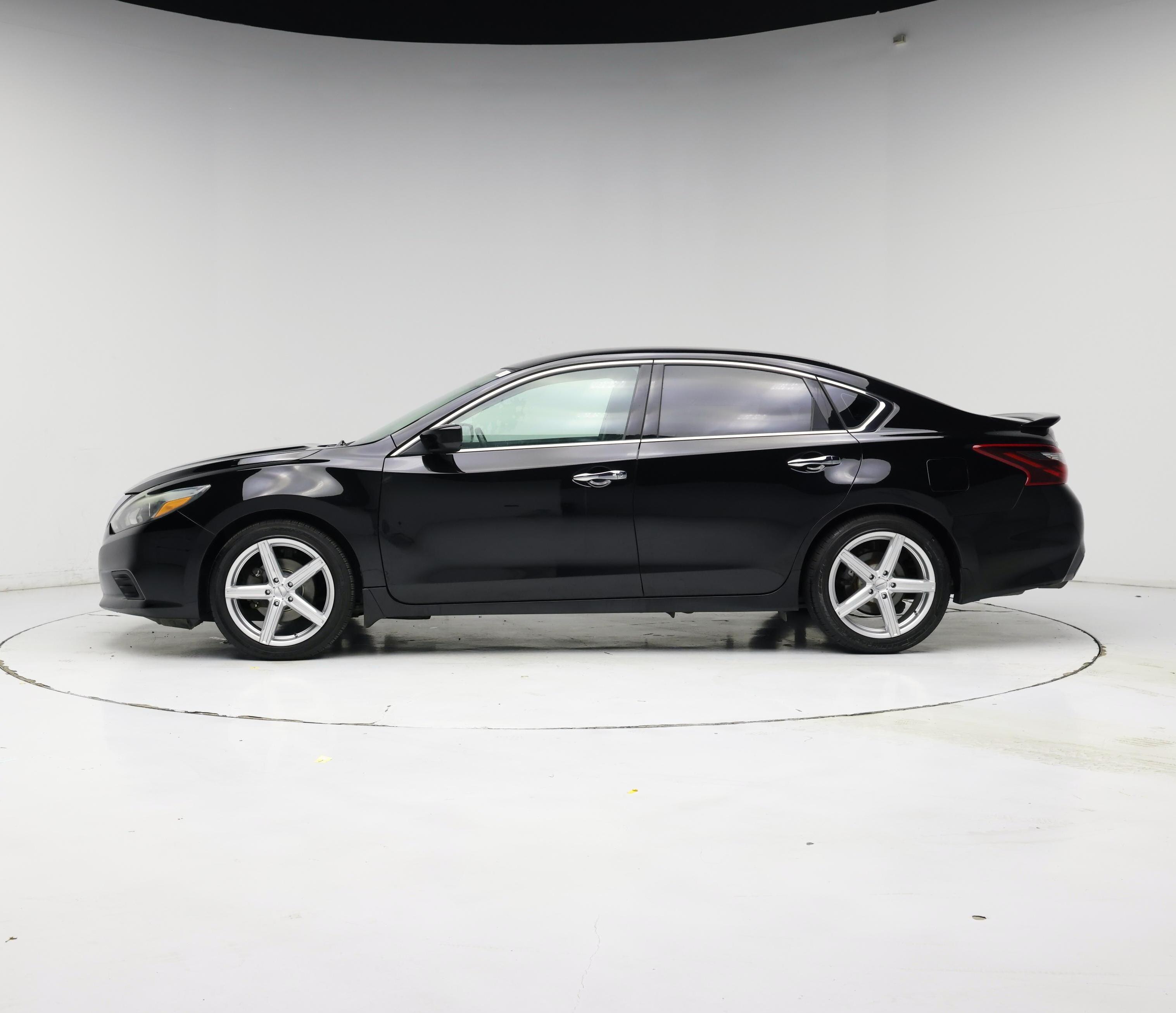 Thumbnail: 2017 Nissan Altima - 3