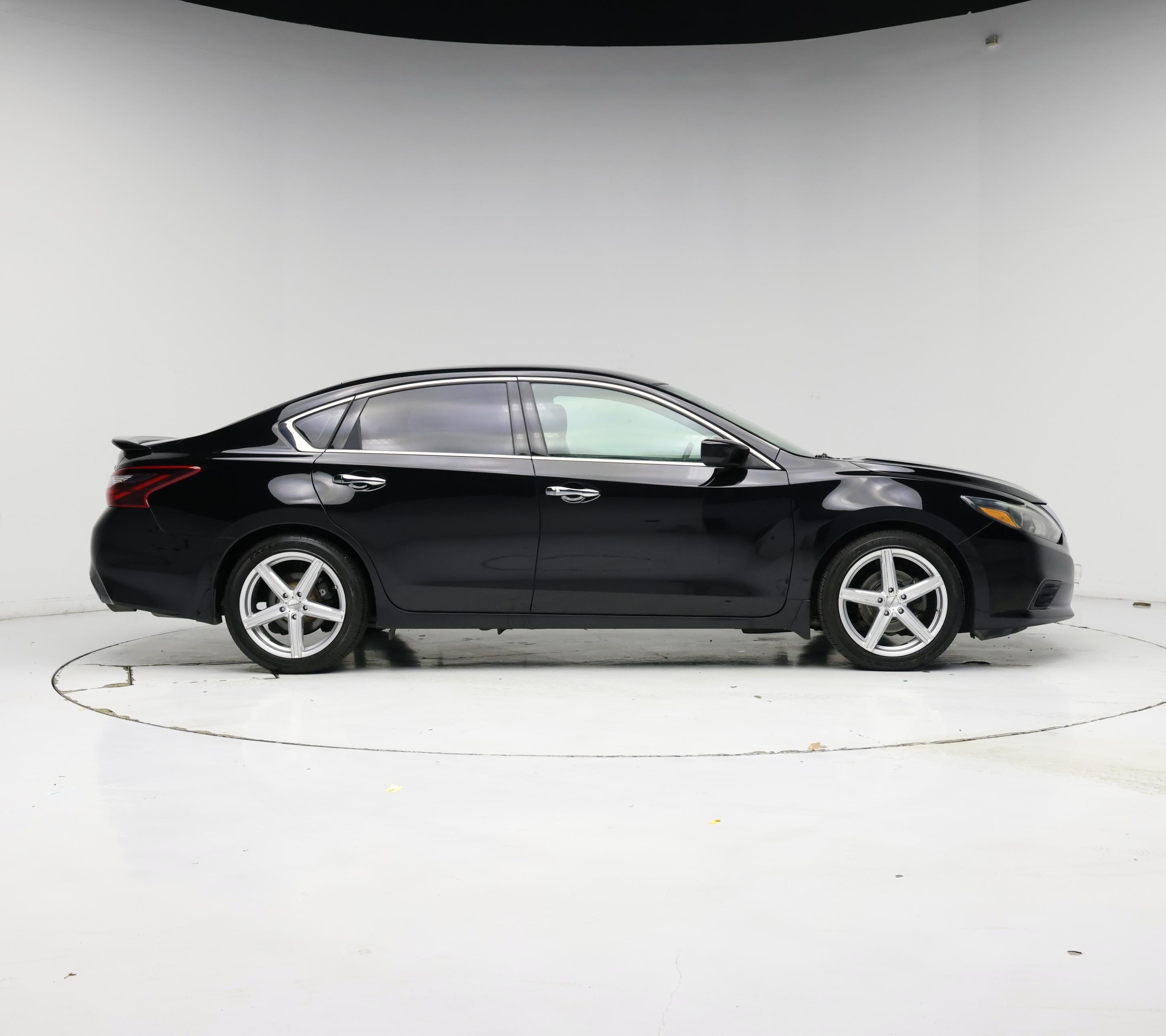 Thumbnail: 2017 Nissan Altima - 7