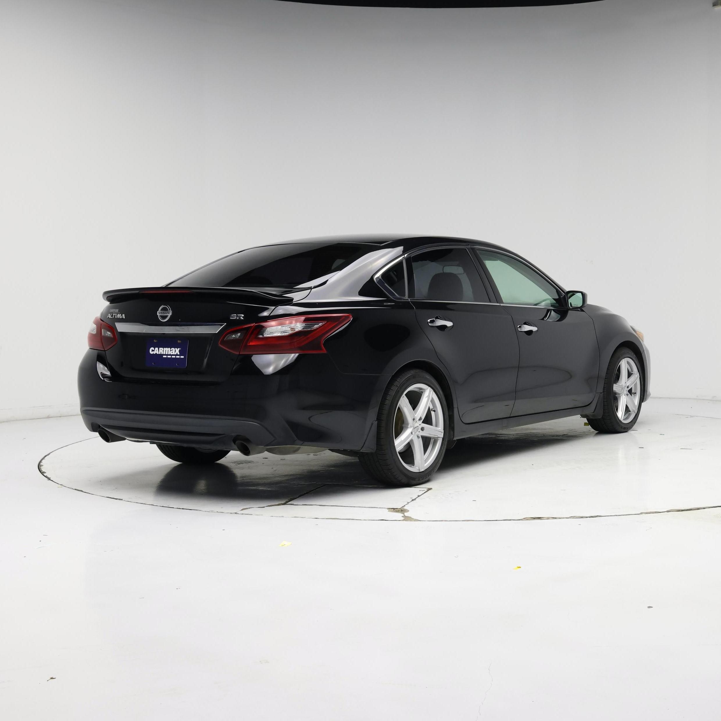 Thumbnail: 2017 Nissan Altima - 8