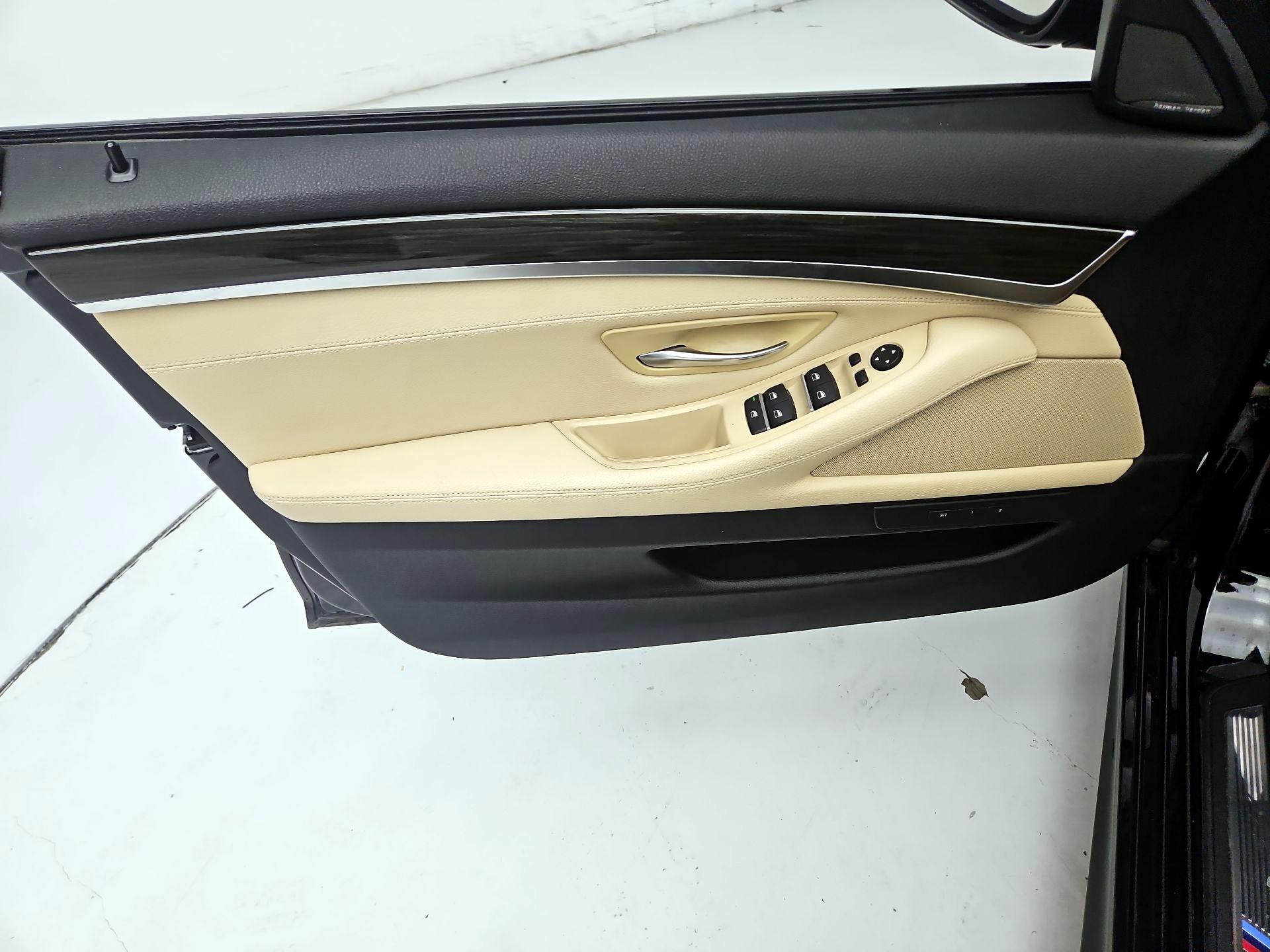 Thumbnail: 2016 BMW 5 Series - 12