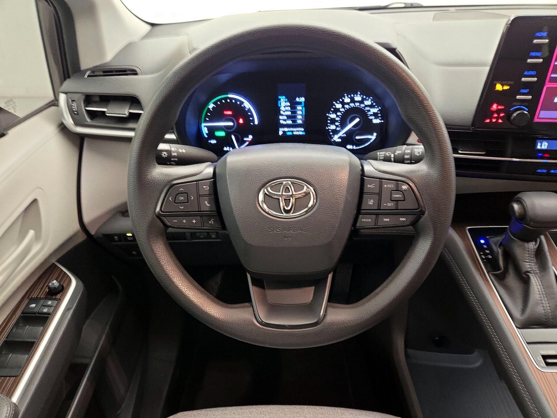 Thumbnail: 2022 Toyota Sienna - 10