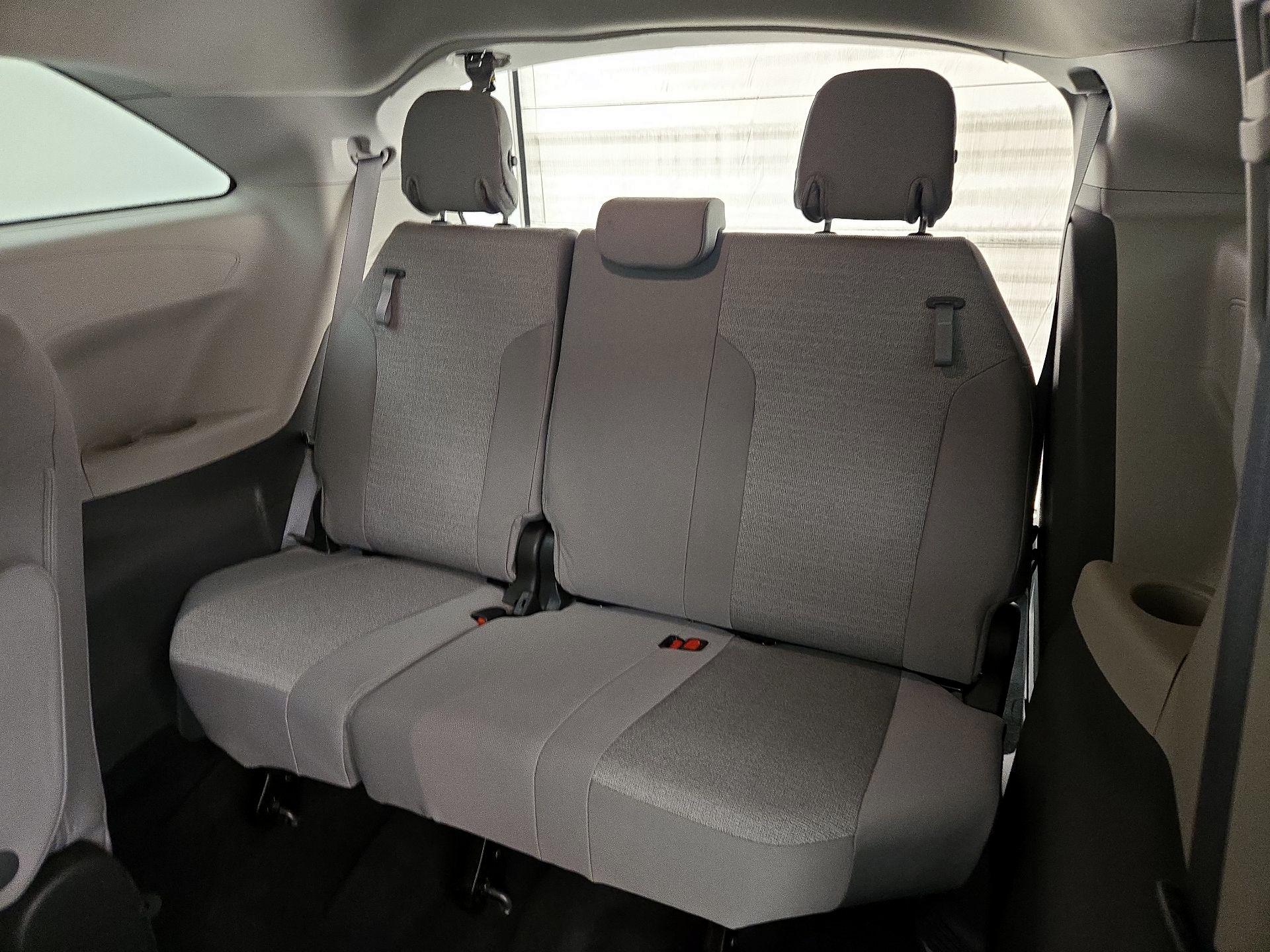 Thumbnail: 2022 Toyota Sienna - 20