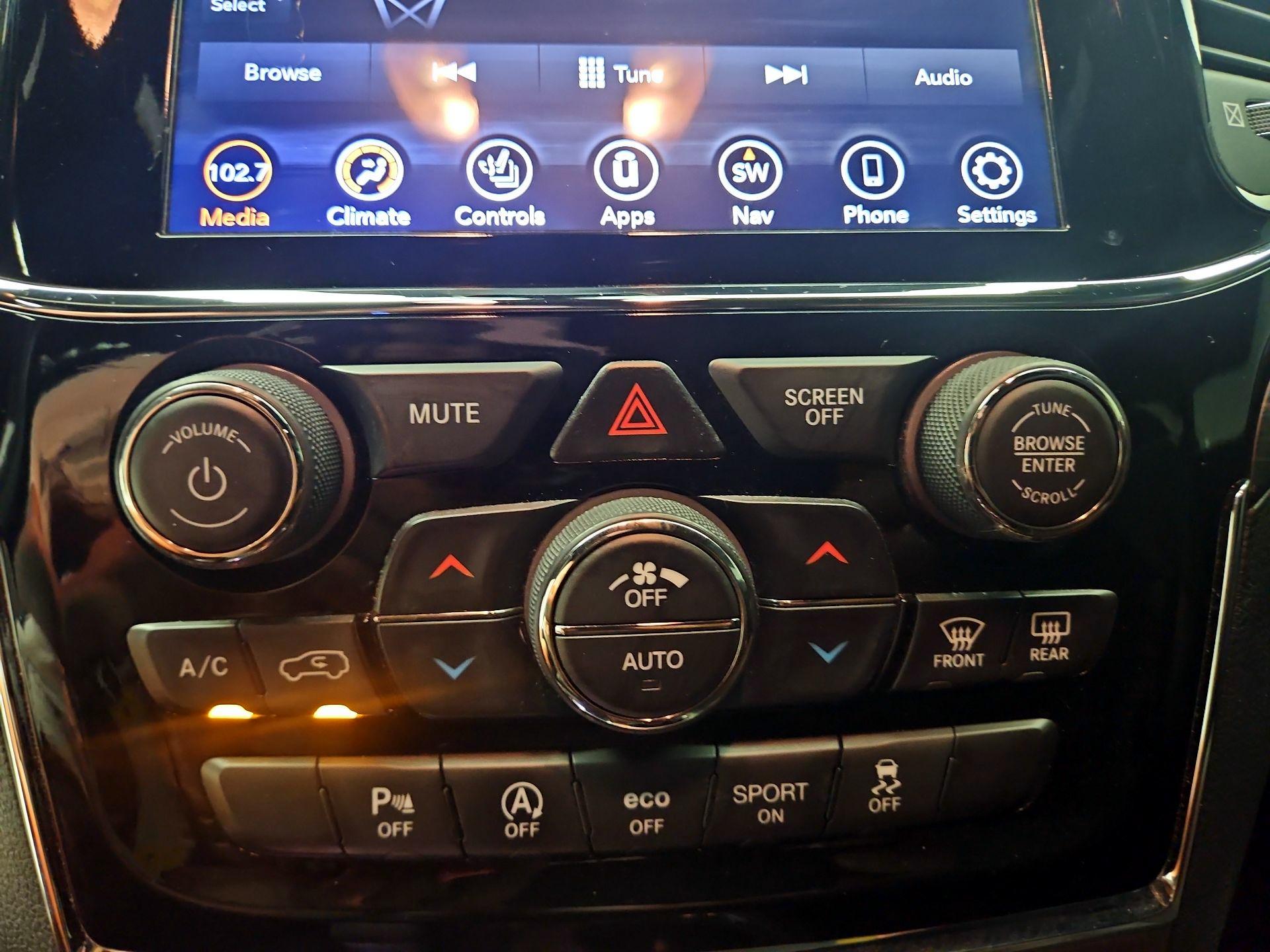 Thumbnail: 2020 Jeep Grand Cherokee - 17