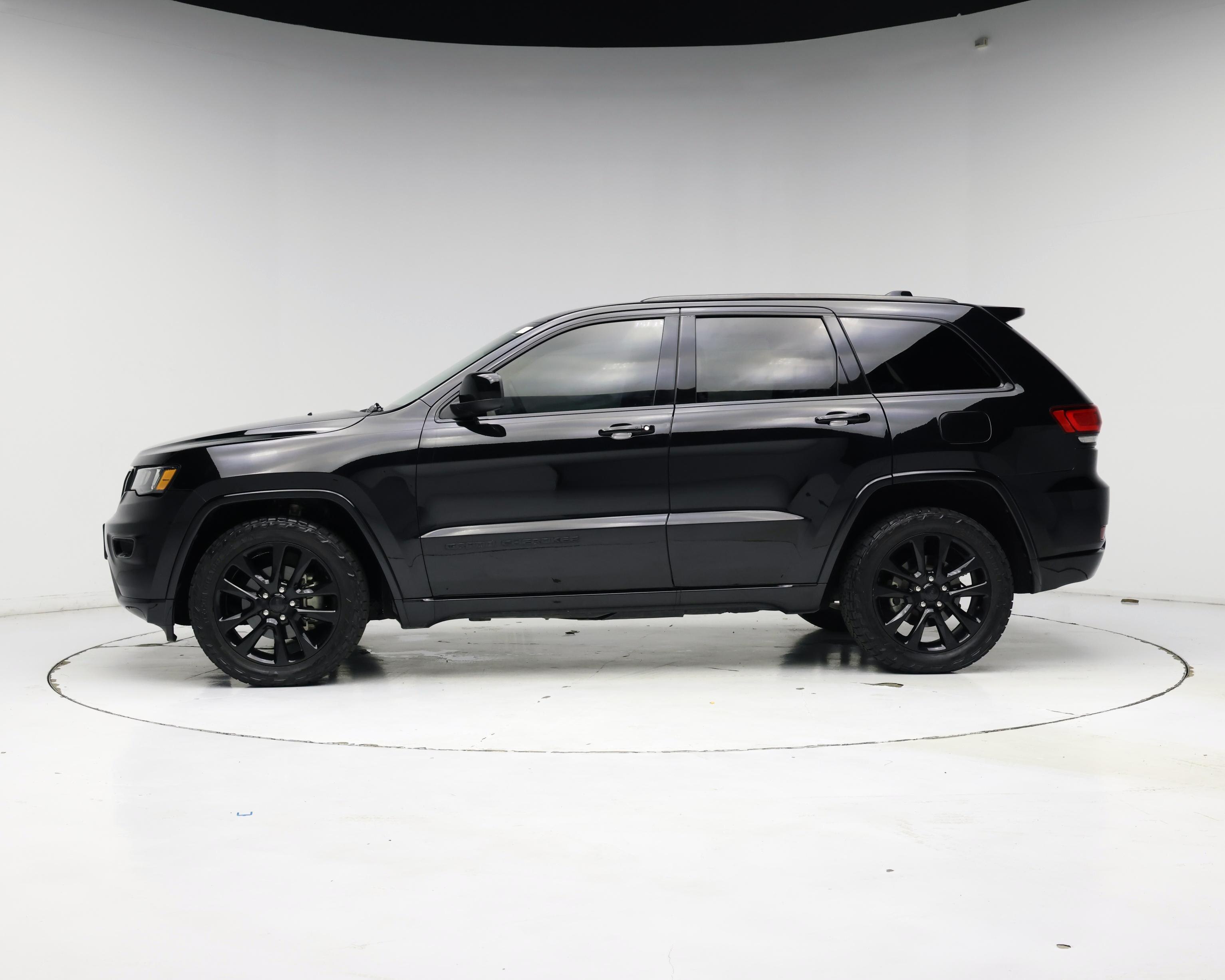 Thumbnail: 2020 Jeep Grand Cherokee - 3
