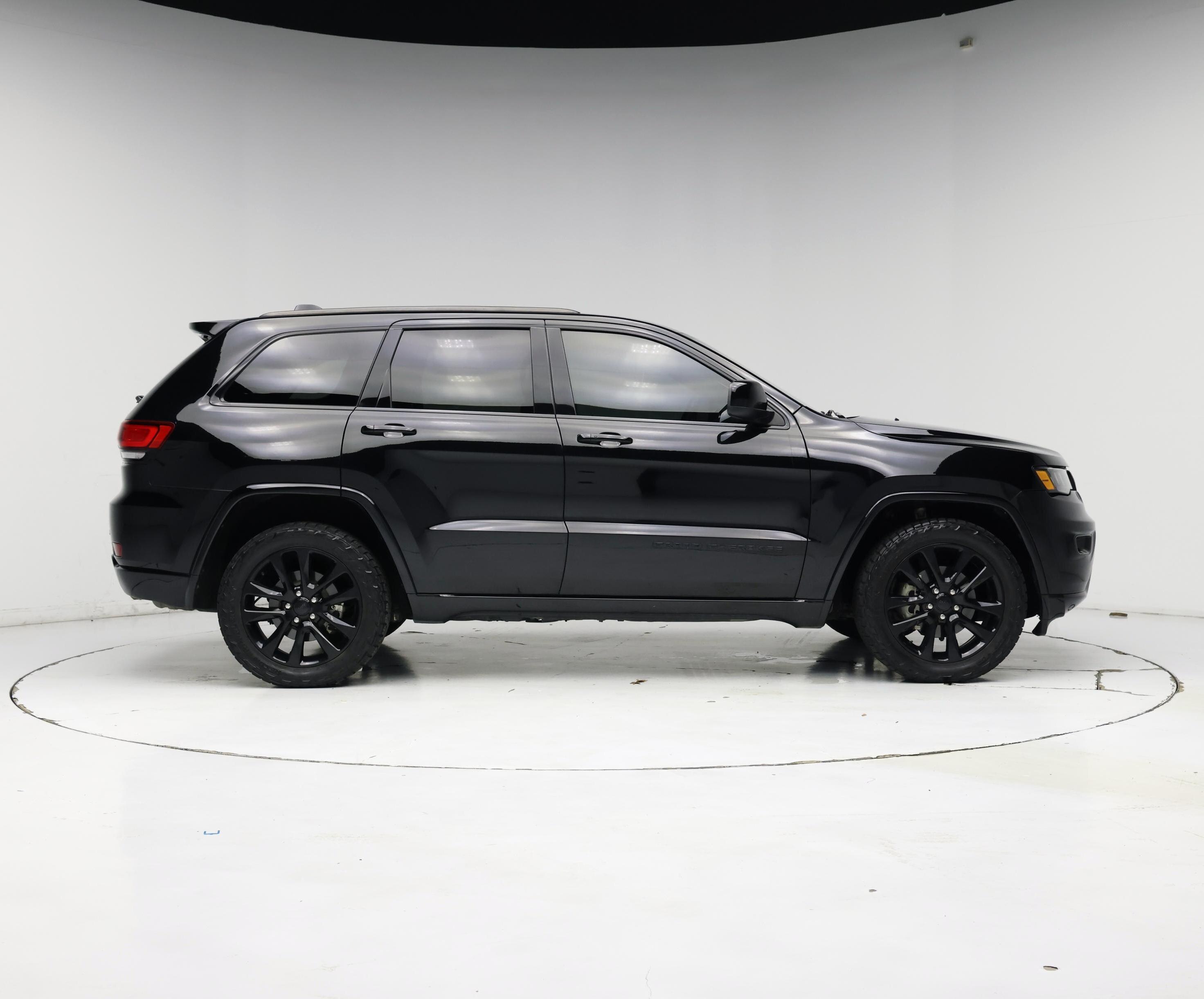 Thumbnail: 2020 Jeep Grand Cherokee - 7