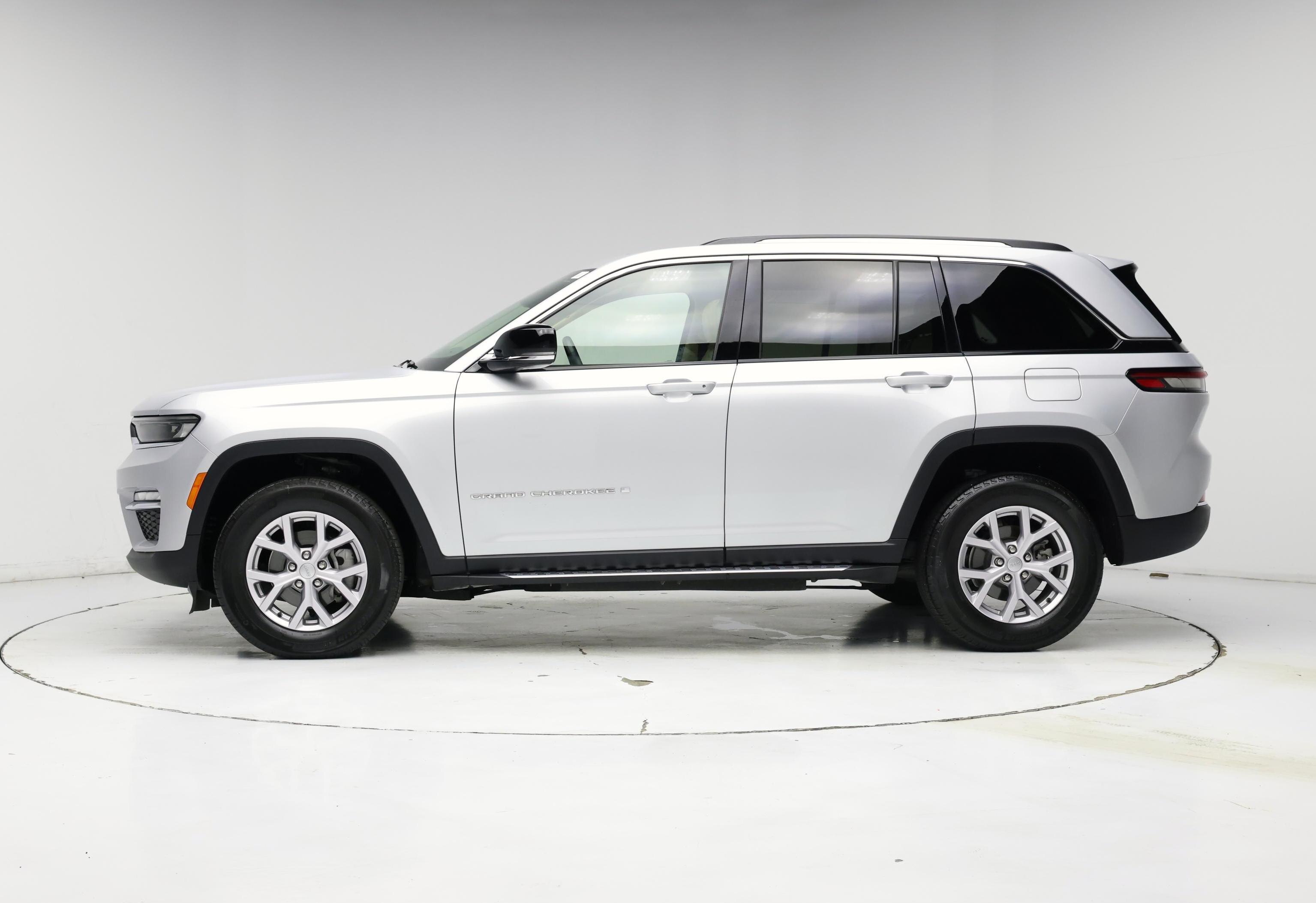 Thumbnail: 2022 Jeep Grand Cherokee - 3