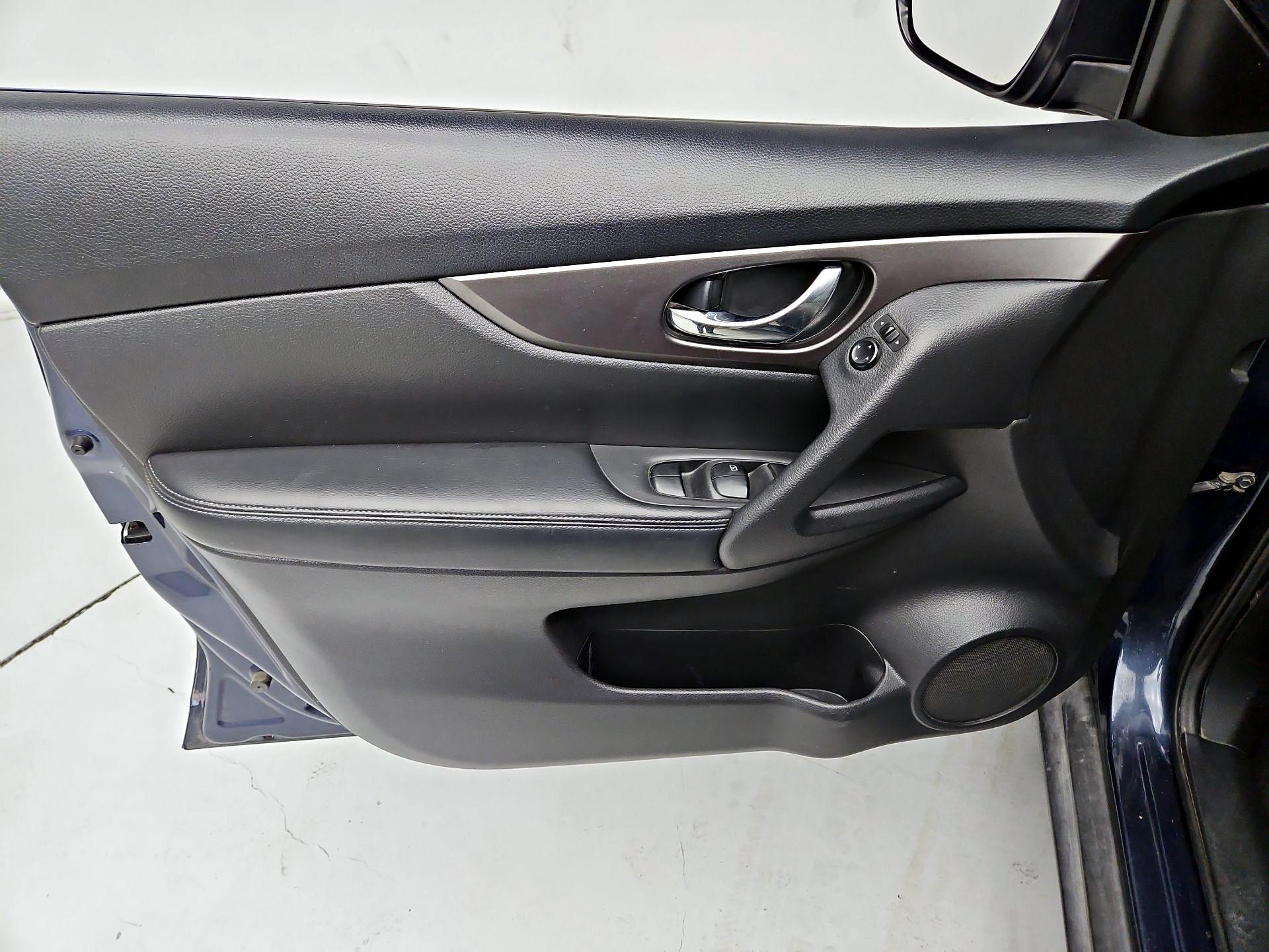 Thumbnail: 2016 Nissan Rogue - 12