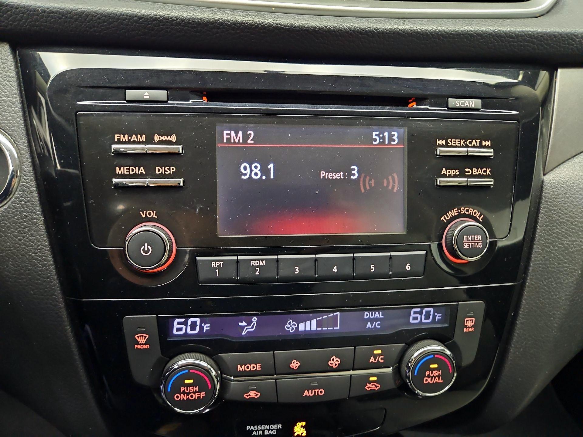 Thumbnail: 2016 Nissan Rogue - 15