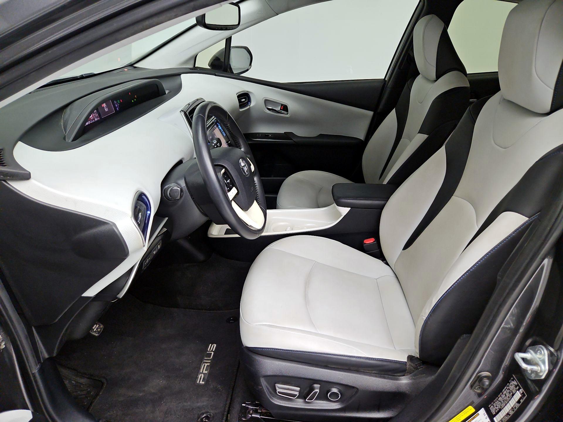 Thumbnail: 2016 Toyota Prius - 11