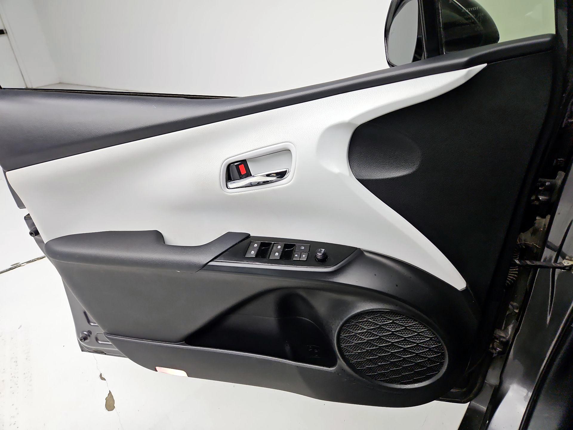 Thumbnail: 2016 Toyota Prius - 12