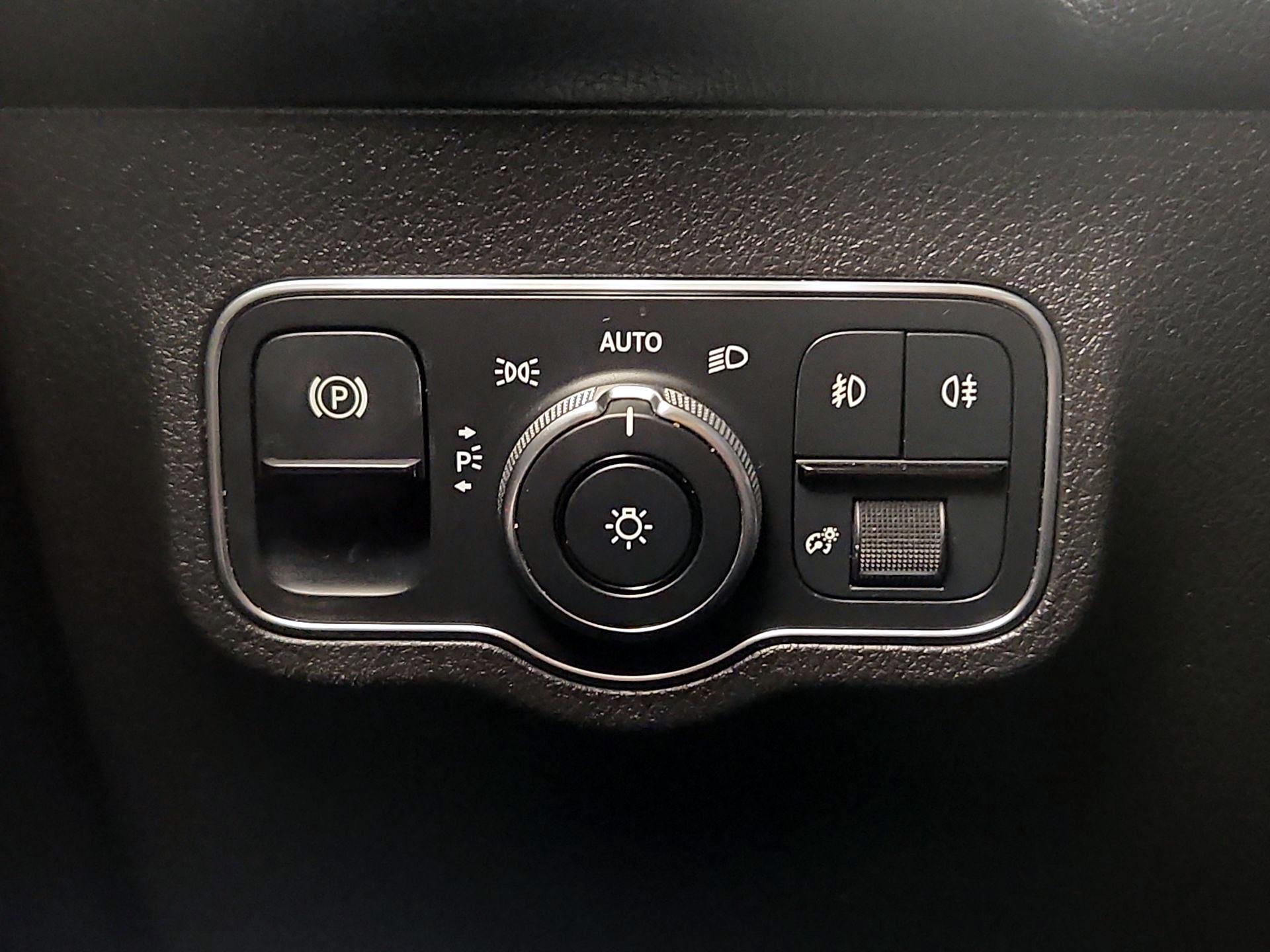 Thumbnail: 2020 Mercedes-Benz GLB - 13