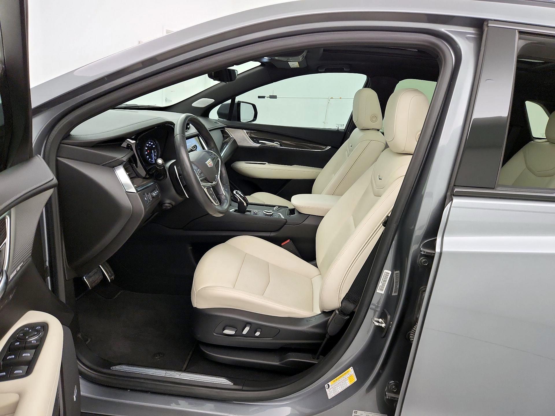 Thumbnail: 2021 Cadillac XT5 - 11
