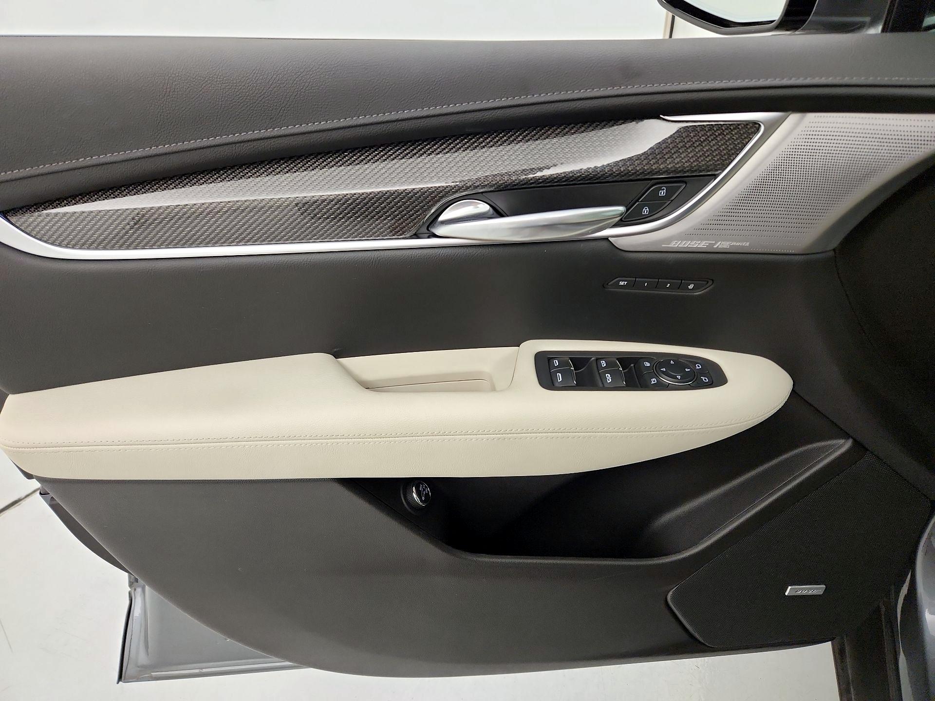 Thumbnail: 2021 Cadillac XT5 - 12