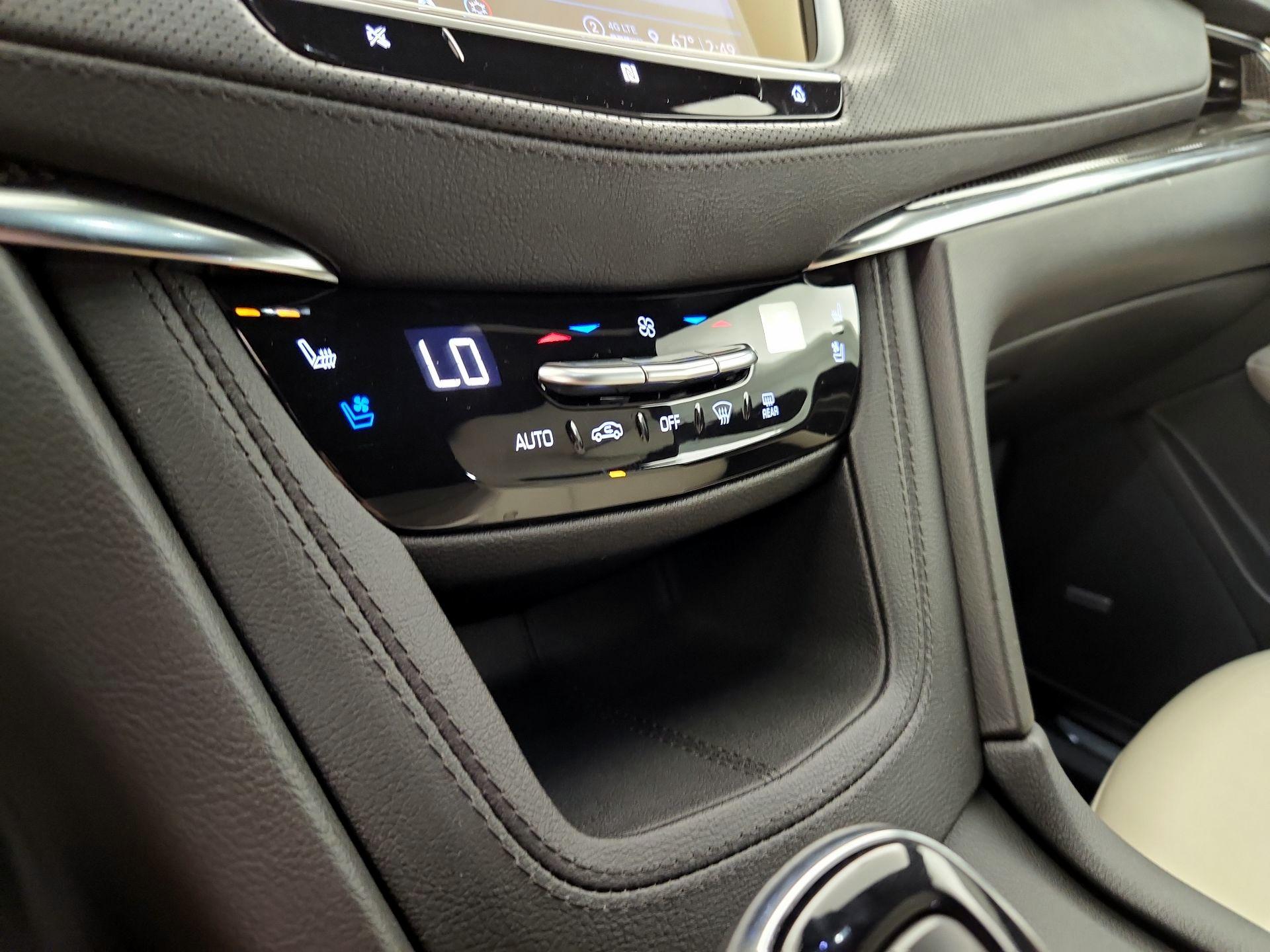 Thumbnail: 2021 Cadillac XT5 - 17