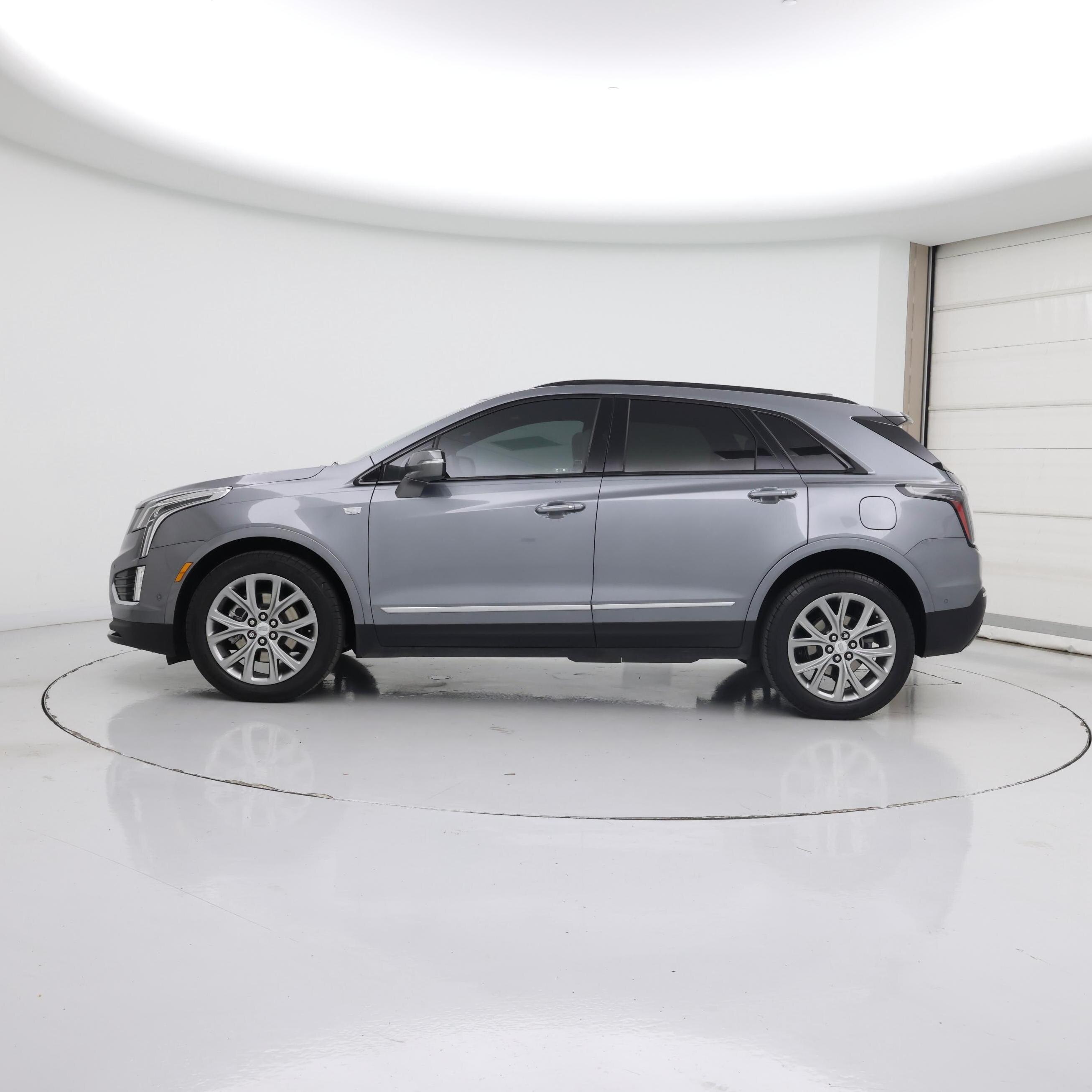 Thumbnail: 2021 Cadillac XT5 - 3