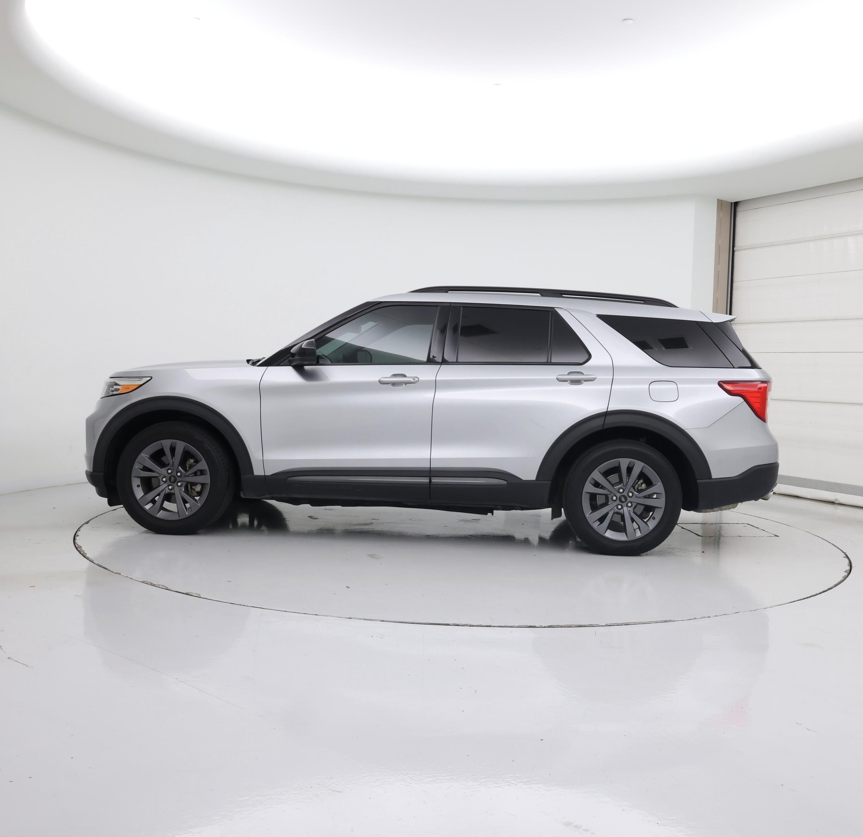 Thumbnail: 2022 Ford Explorer - 3