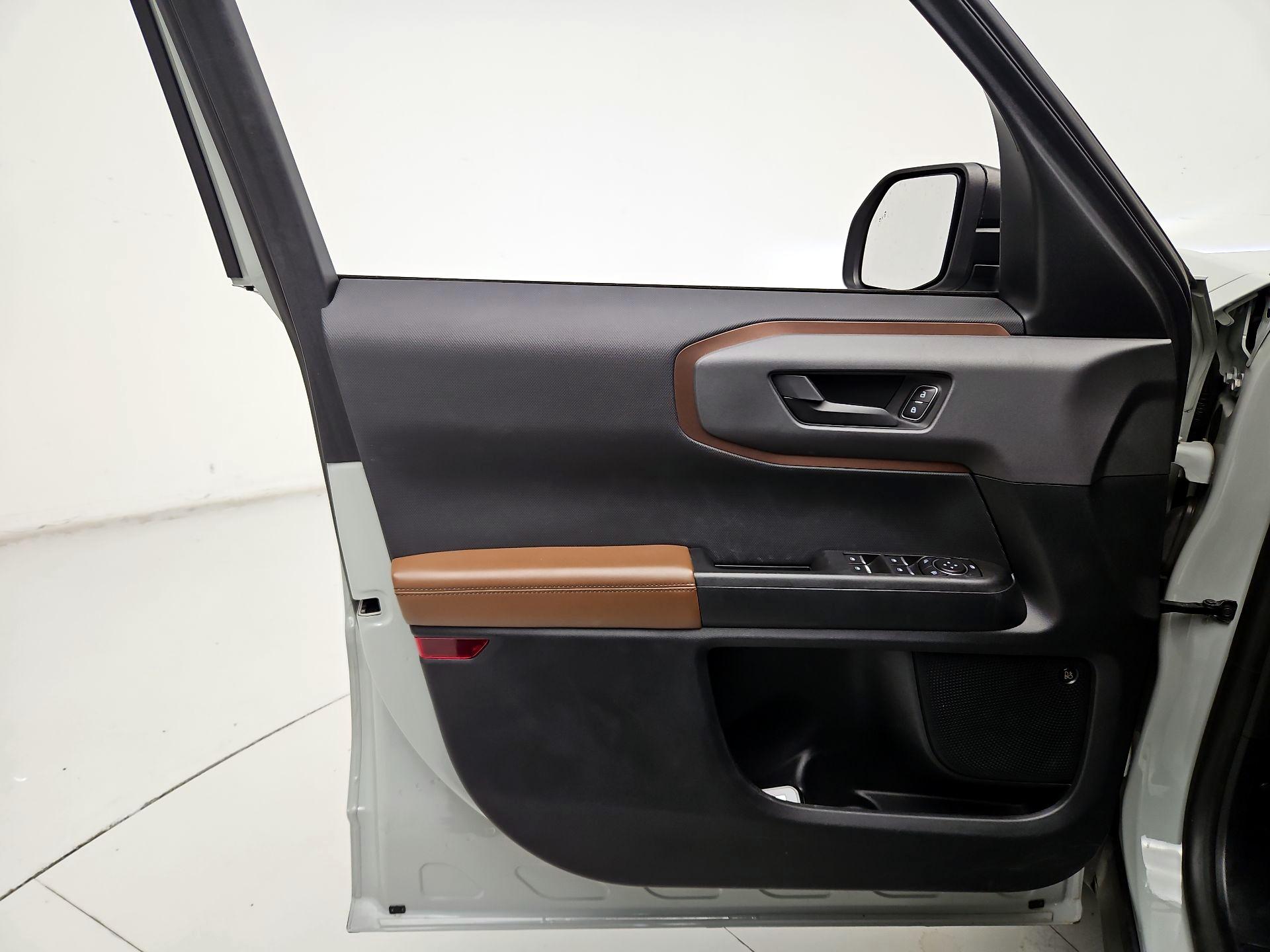 Thumbnail: 2021 Ford Bronco Sport - 12