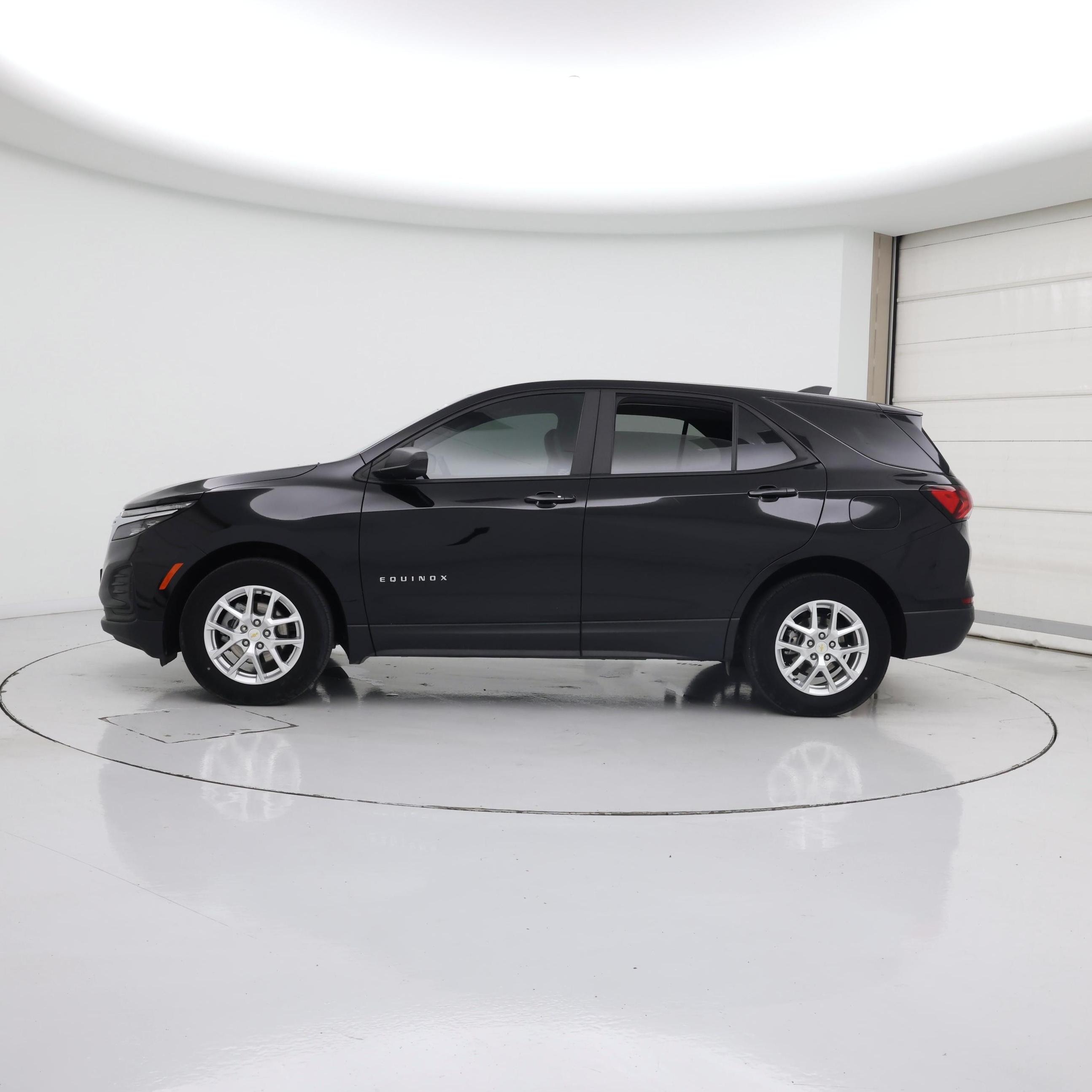 Thumbnail: 2022 Chevrolet Equinox - 3