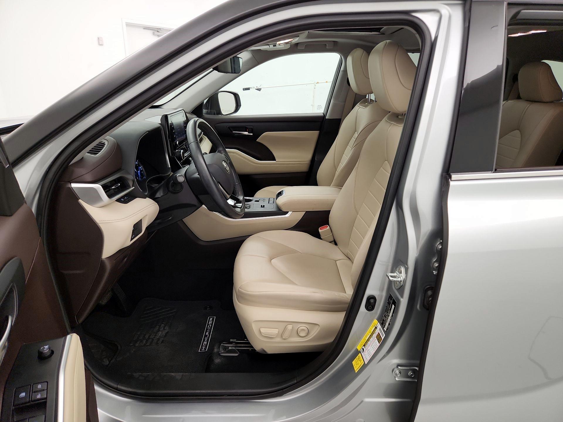 Thumbnail: 2021 Toyota Highlander - 11
