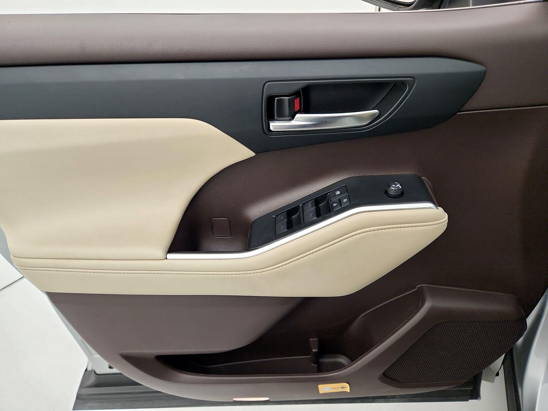 Thumbnail: 2021 Toyota Highlander - 12